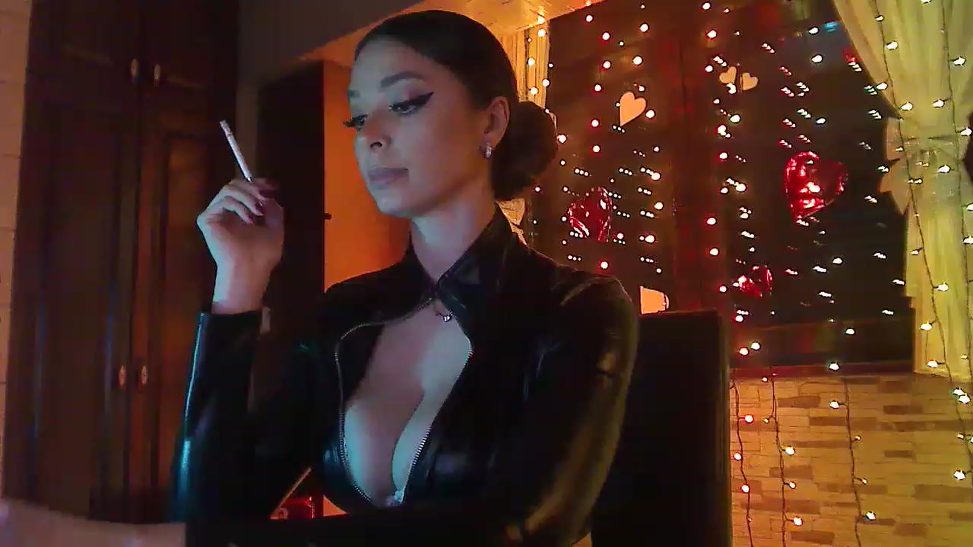 Gallery image thumbnail from No_bo_dy's myfreecams stream on, 02/20/2023, 04:04 image 15 of 20