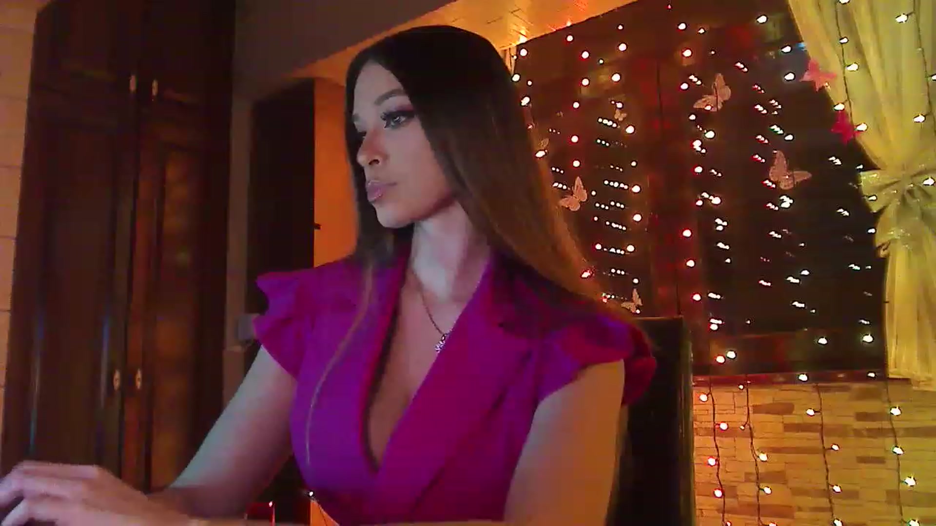 Gallery image thumbnail from No_bo_dy's myfreecams stream on, 03/09/2023, 24:00 image 9 of 20