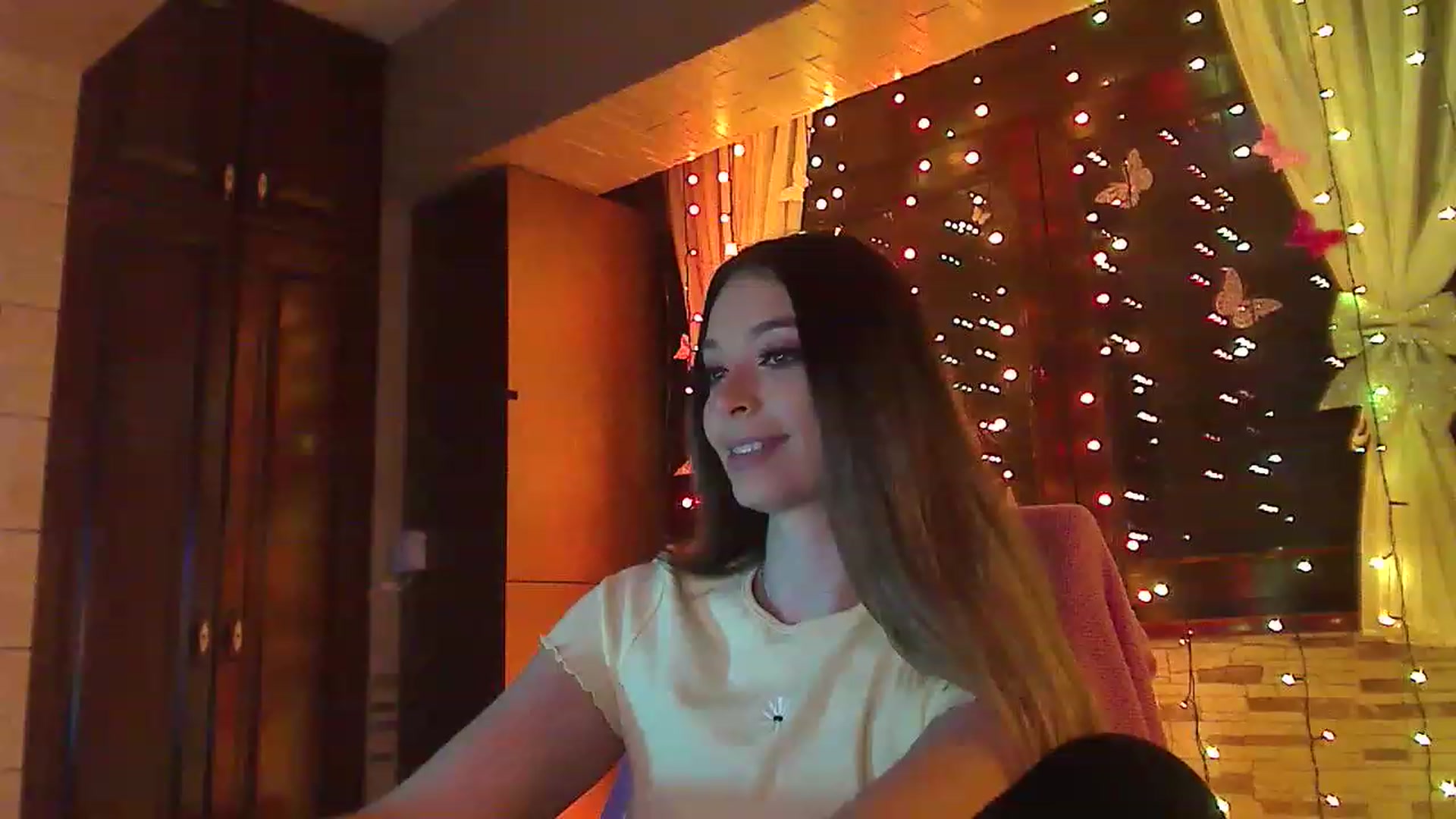 Gallery image thumbnail from No_bo_dy's myfreecams stream on, 03/13/2023, 03:06 image 4 of 20