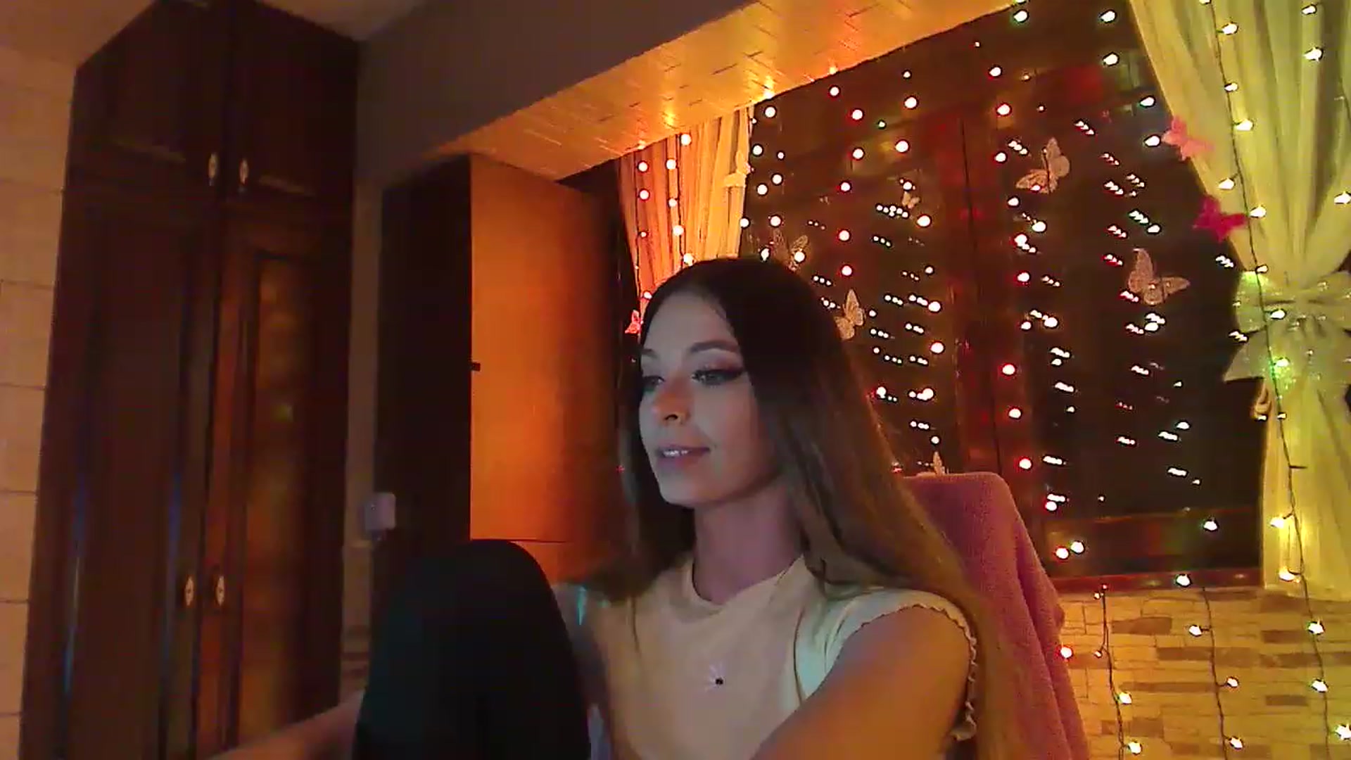 Gallery image thumbnail from No_bo_dy's myfreecams stream on, 03/13/2023, 03:06 image 17 of 20