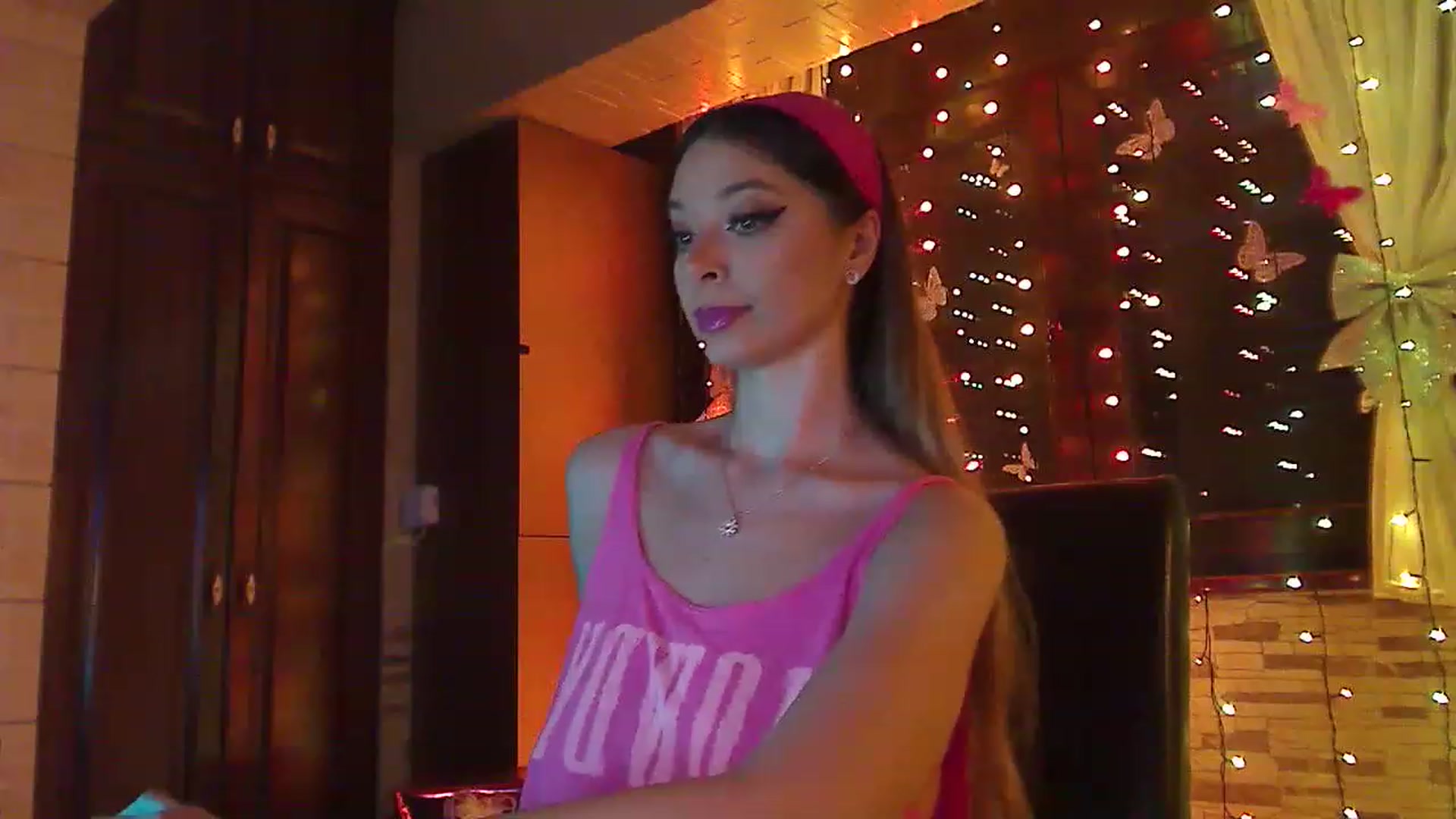 Gallery image thumbnail from No_bo_dy's myfreecams stream on, 03/14/2023, 01:55 image 17 of 20