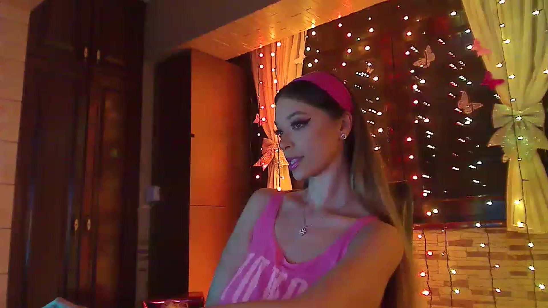 Gallery image thumbnail from No_bo_dy's myfreecams stream on, 03/14/2023, 01:55 image 5 of 20