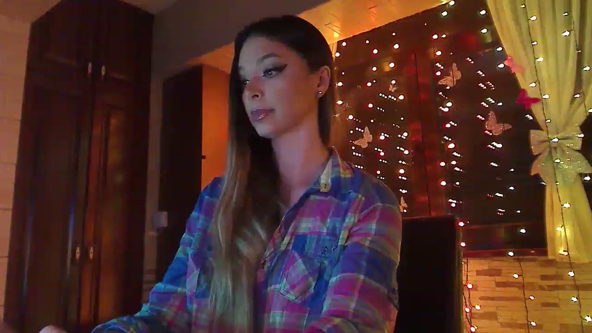 Gallery image thumbnail from No_bo_dy's myfreecams stream on, 03/17/2023, 23:16 image 16 of 20