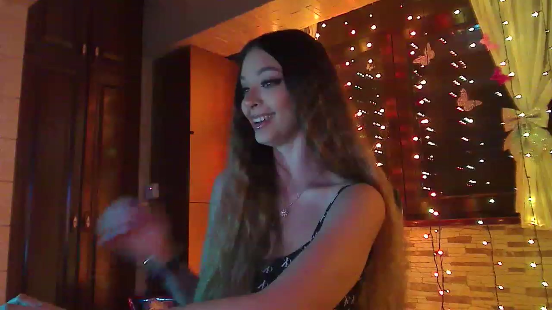 Gallery image thumbnail from No_bo_dy's myfreecams stream on, 03/19/2023, 24:06 image 8 of 20