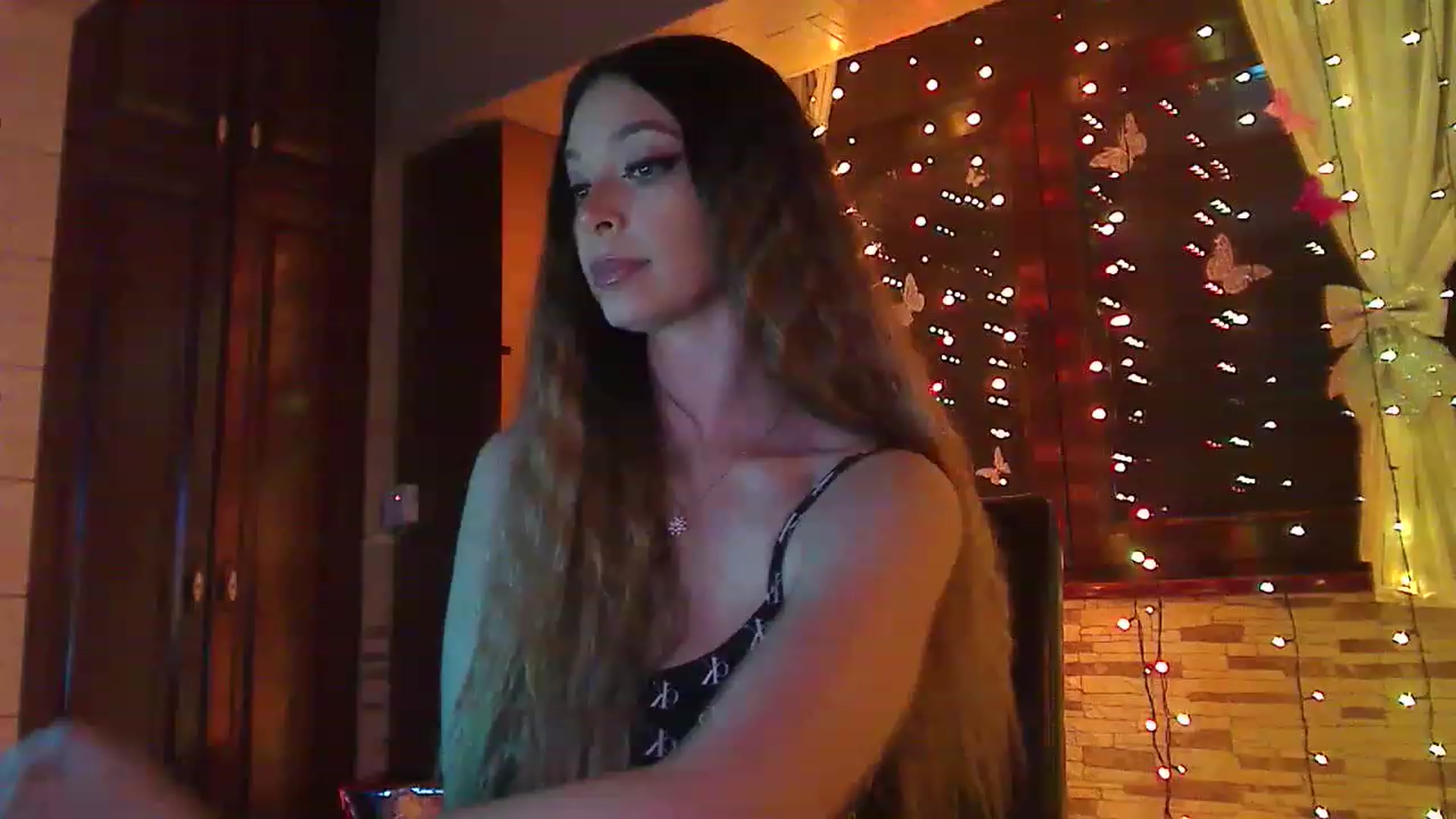 Gallery image thumbnail from No_bo_dy's myfreecams stream on, 03/19/2023, 24:06 image 7 of 20