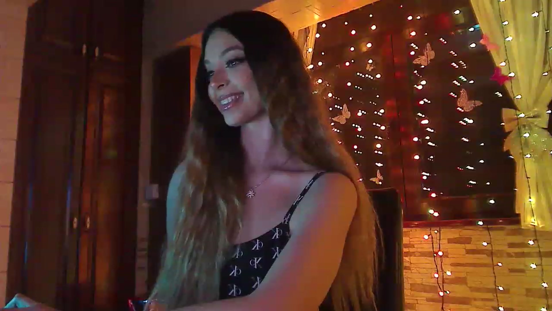 Gallery image thumbnail from No_bo_dy's myfreecams stream on, 03/19/2023, 24:06 image 10 of 20