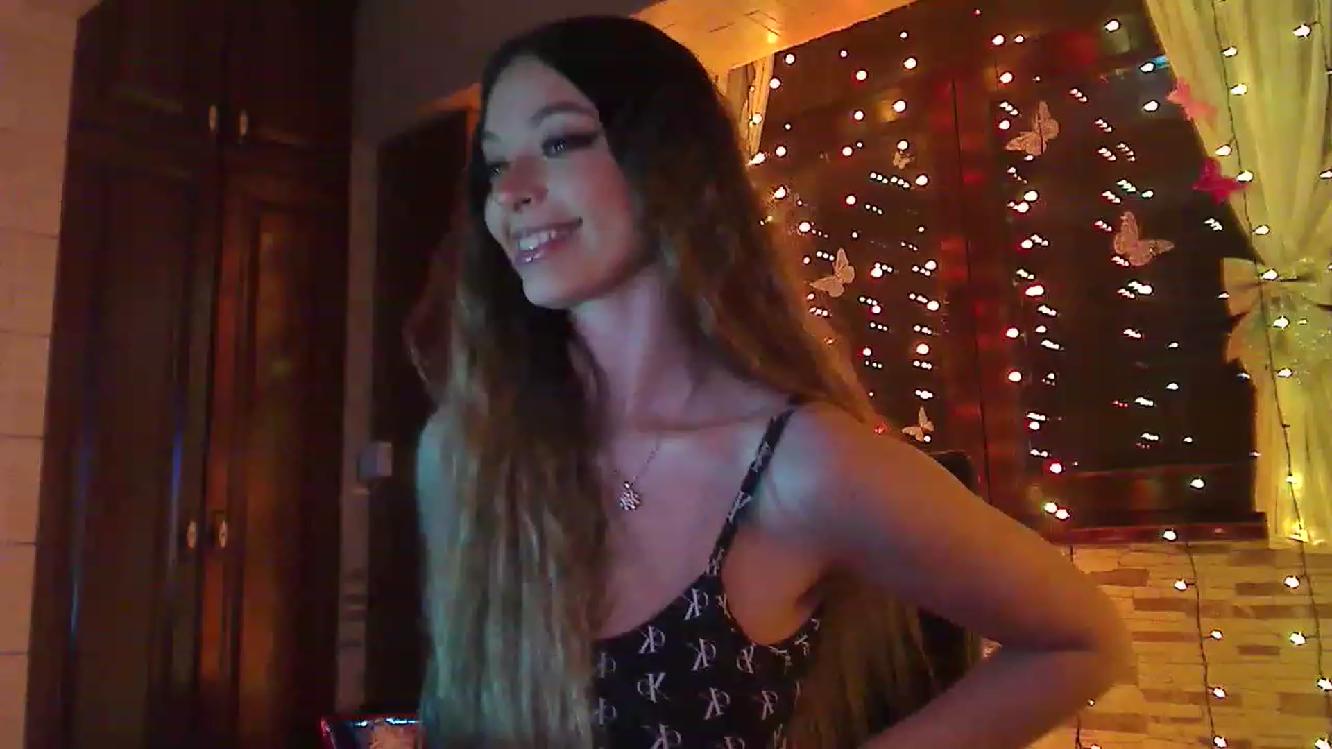 Gallery image thumbnail from No_bo_dy's myfreecams stream on, 03/19/2023, 24:06 image 17 of 20