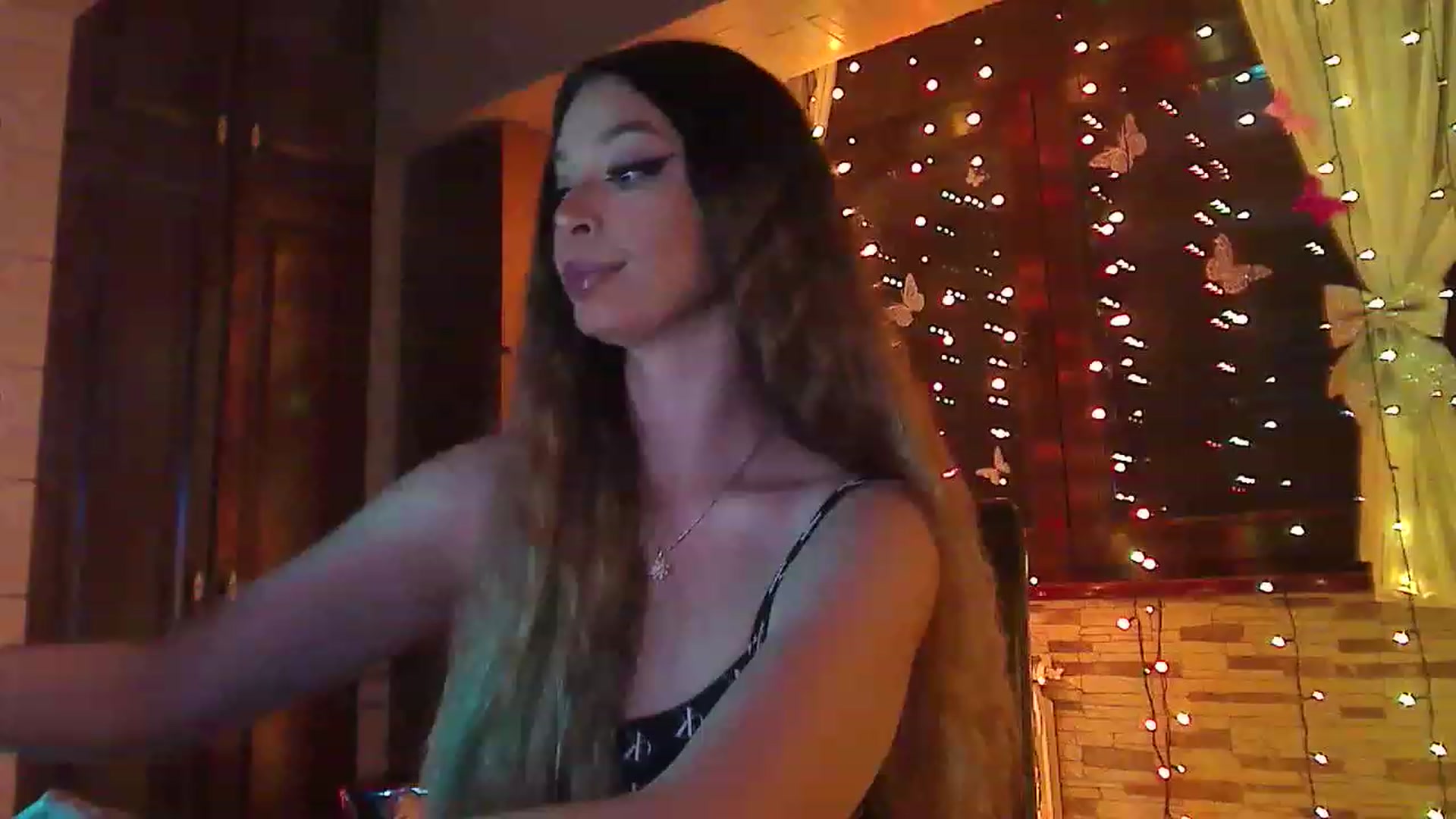 Gallery image thumbnail from No_bo_dy's myfreecams stream on, 03/19/2023, 24:06 image 4 of 20