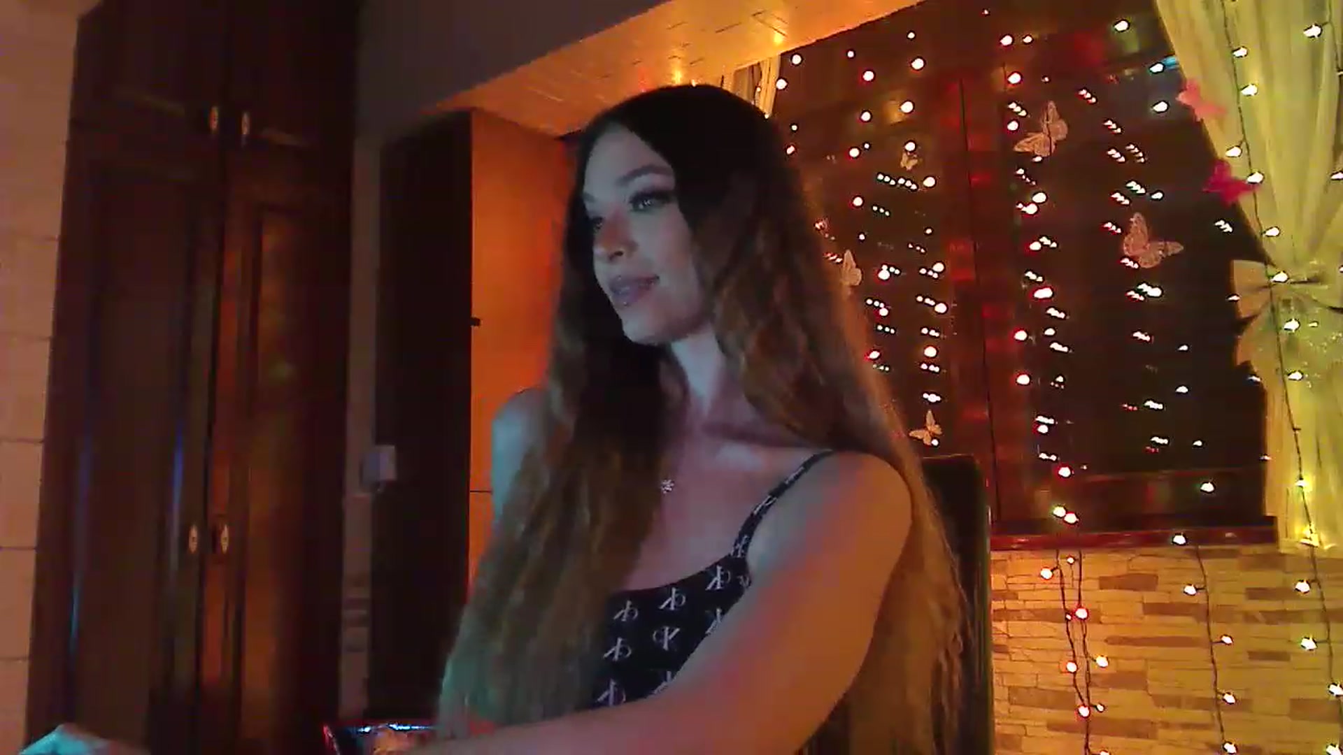 Gallery image thumbnail from No_bo_dy's myfreecams stream on, 03/19/2023, 24:06 image 16 of 20