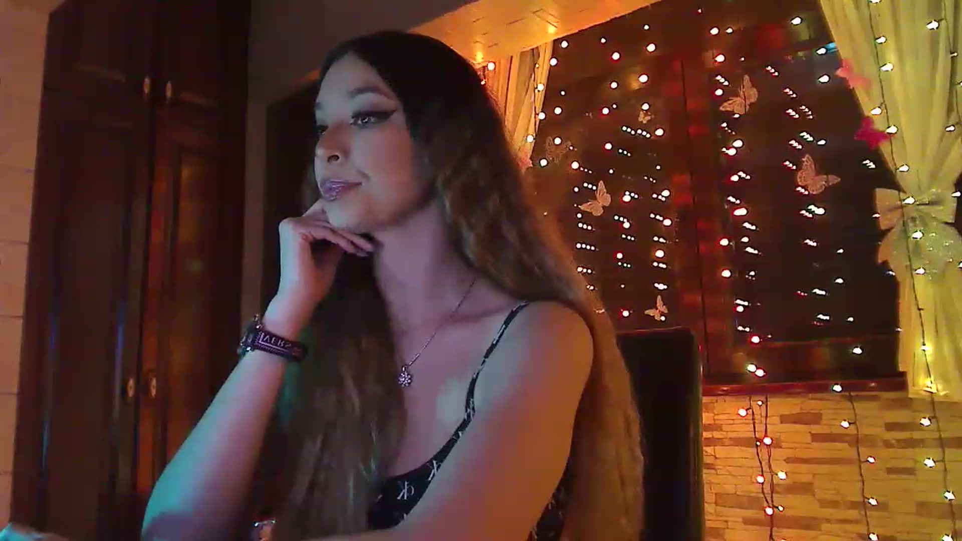 Gallery image thumbnail from No_bo_dy's myfreecams stream on, 03/19/2023, 24:06 image 11 of 20
