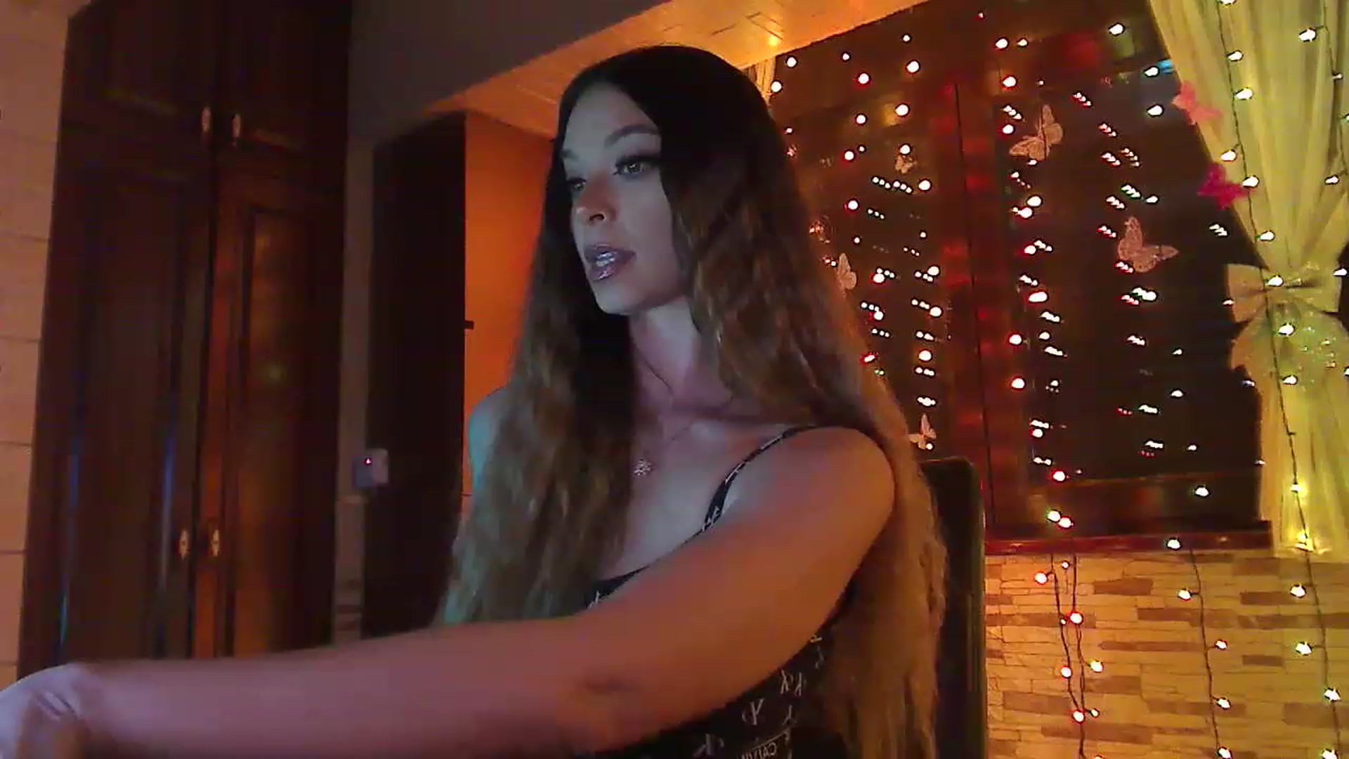 Gallery image thumbnail from No_bo_dy's myfreecams stream on, 03/19/2023, 24:06 image 6 of 20