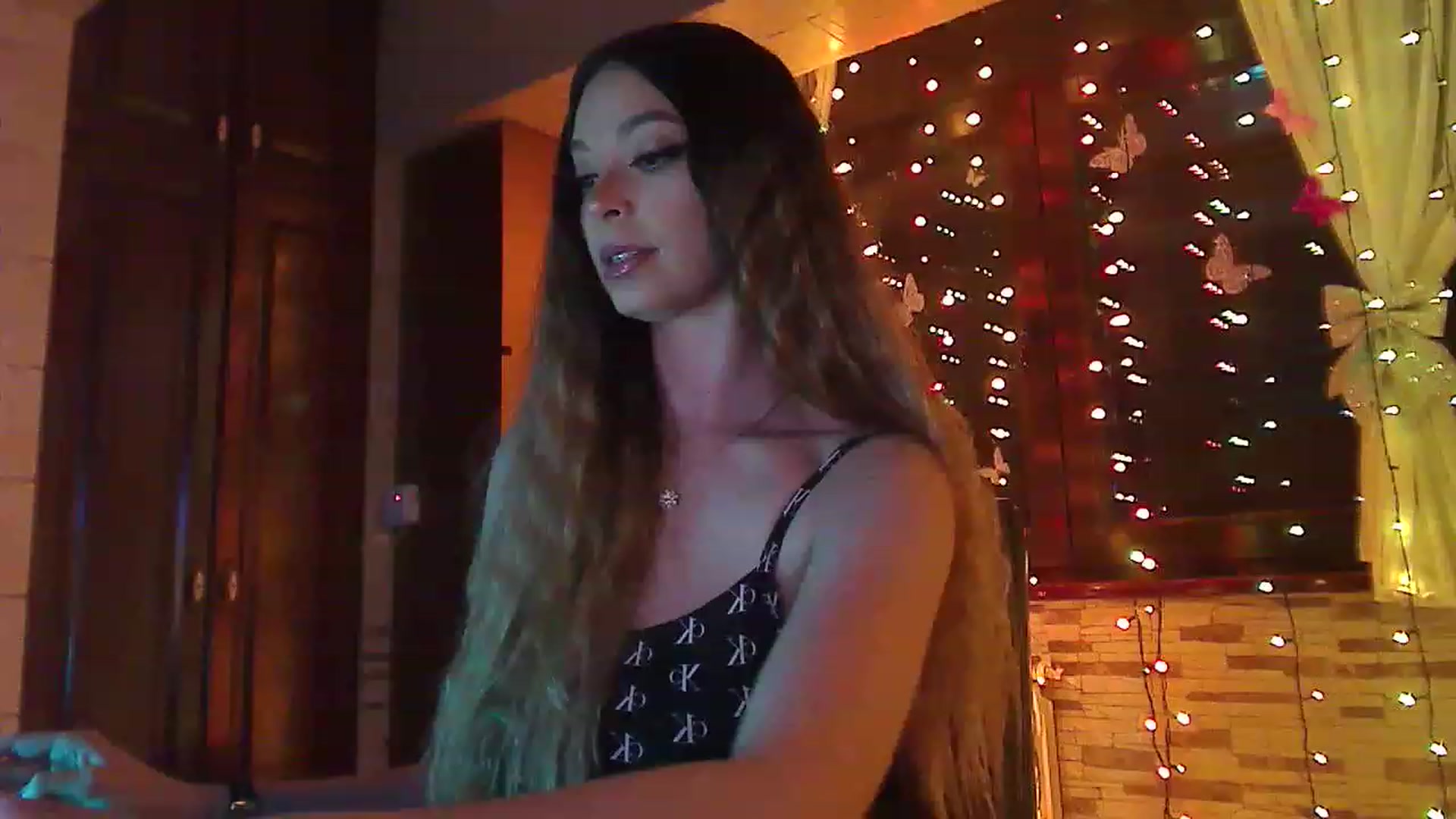 Gallery image thumbnail from No_bo_dy's myfreecams stream on, 03/19/2023, 24:06 image 2 of 20