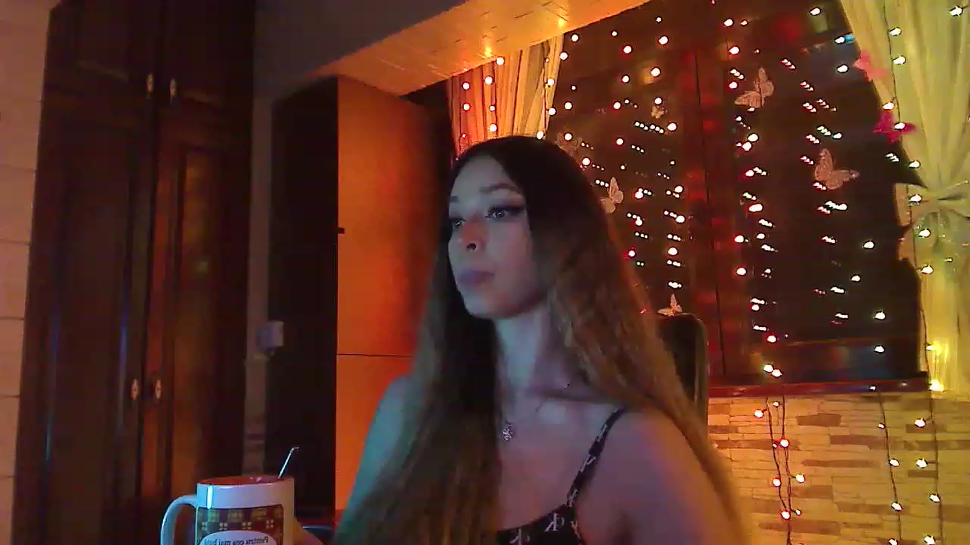 Gallery image thumbnail from No_bo_dy's myfreecams stream on, 03/19/2023, 02:53 image 17 of 20