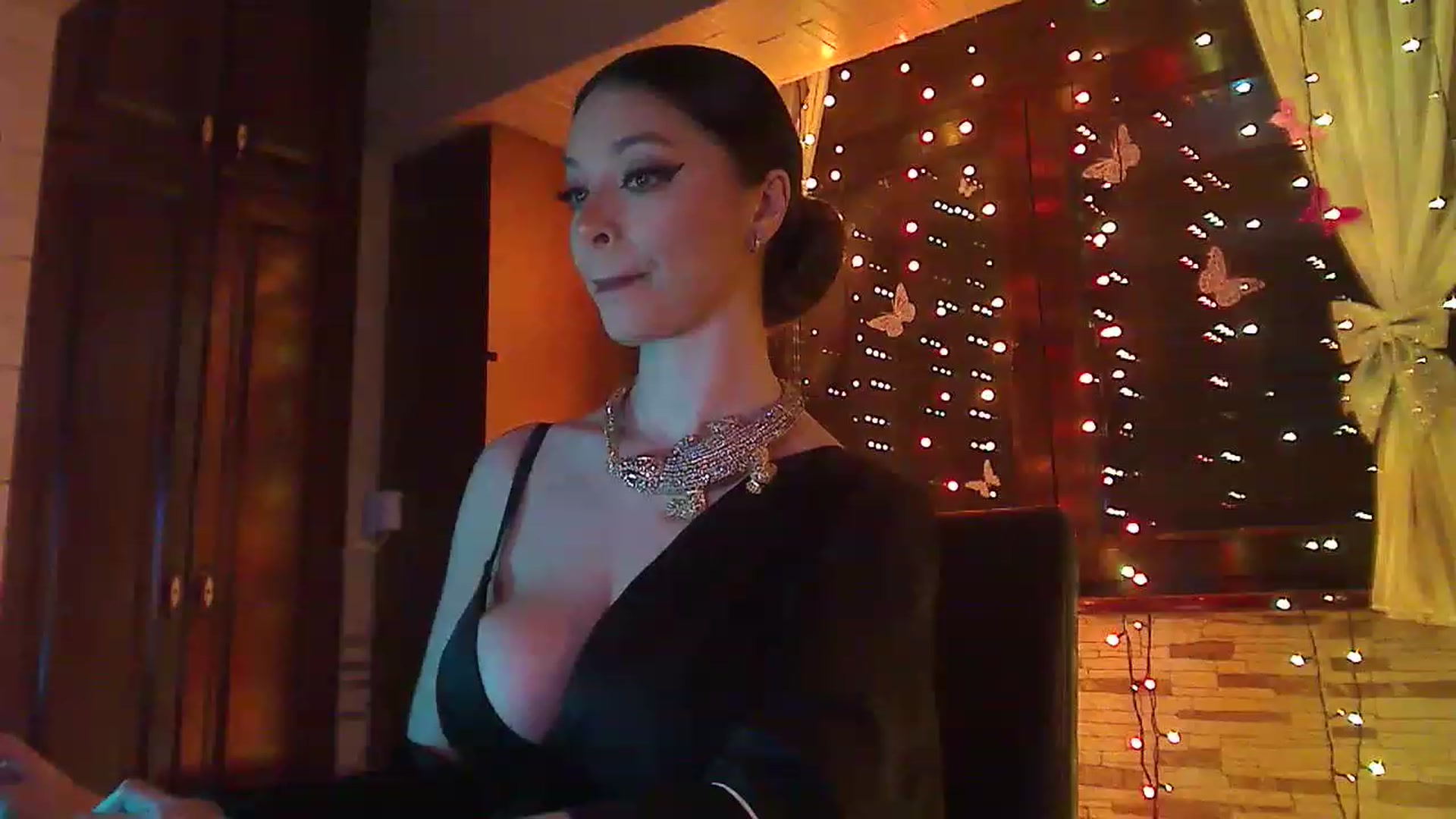Gallery image thumbnail from No_bo_dy's myfreecams stream on, 03/21/2023, 24:02 image 10 of 20