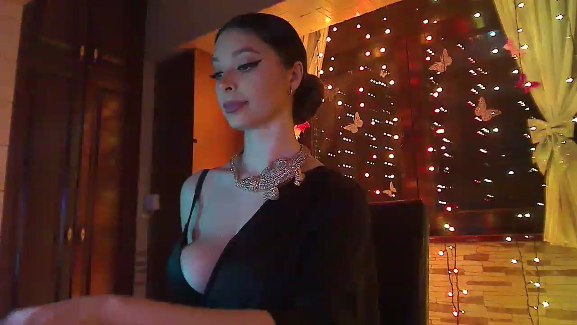 Gallery image thumbnail from No_bo_dy's myfreecams stream on, 03/21/2023, 24:02 image 17 of 20