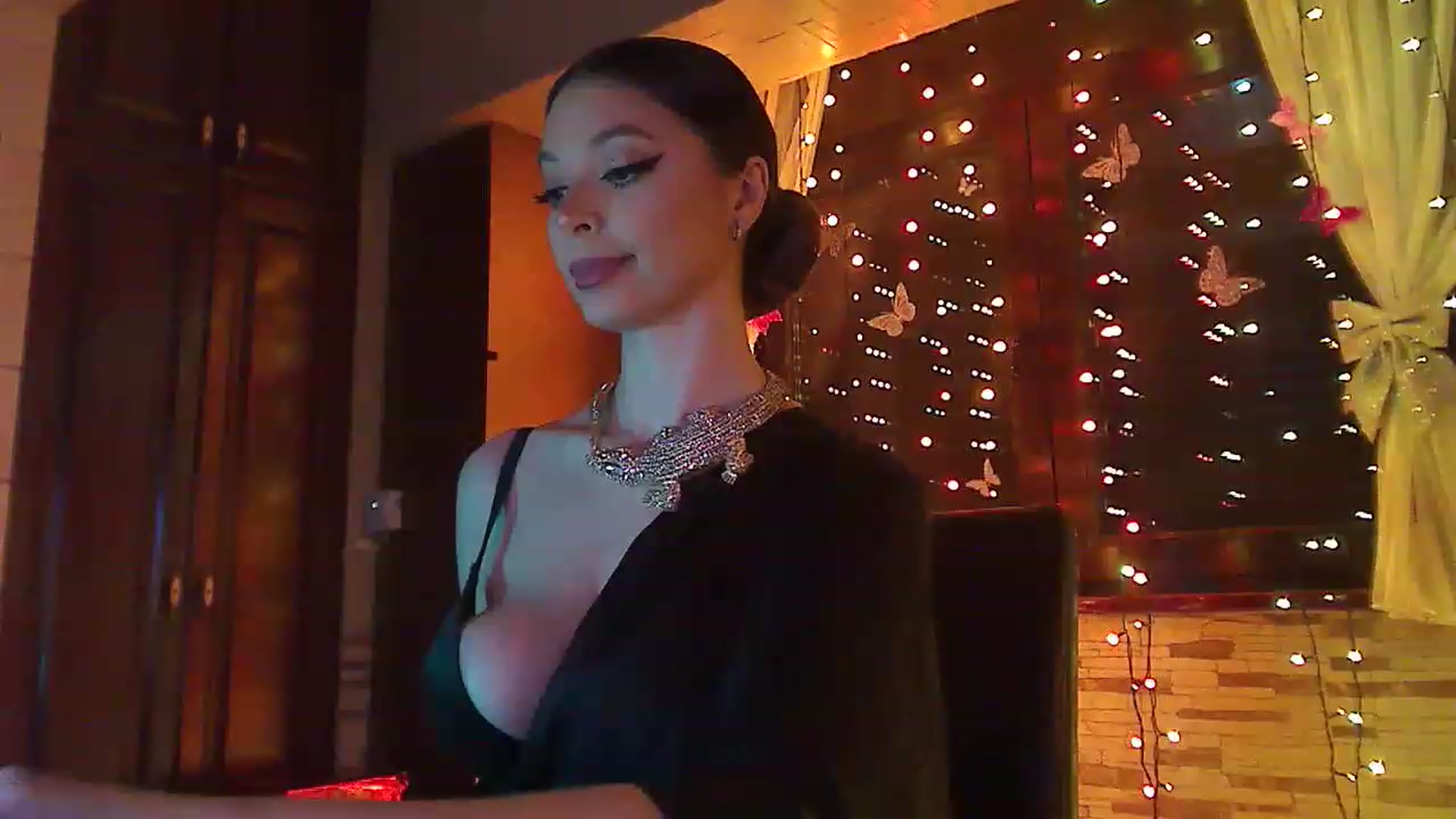 Gallery image thumbnail from No_bo_dy's myfreecams stream on, 03/21/2023, 01:11 image 10 of 20