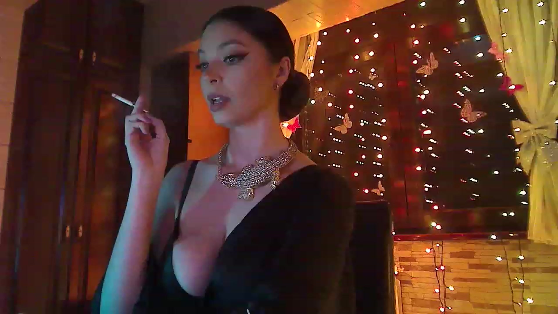 Gallery image thumbnail from No_bo_dy's myfreecams stream on, 03/21/2023, 01:22 image 10 of 20