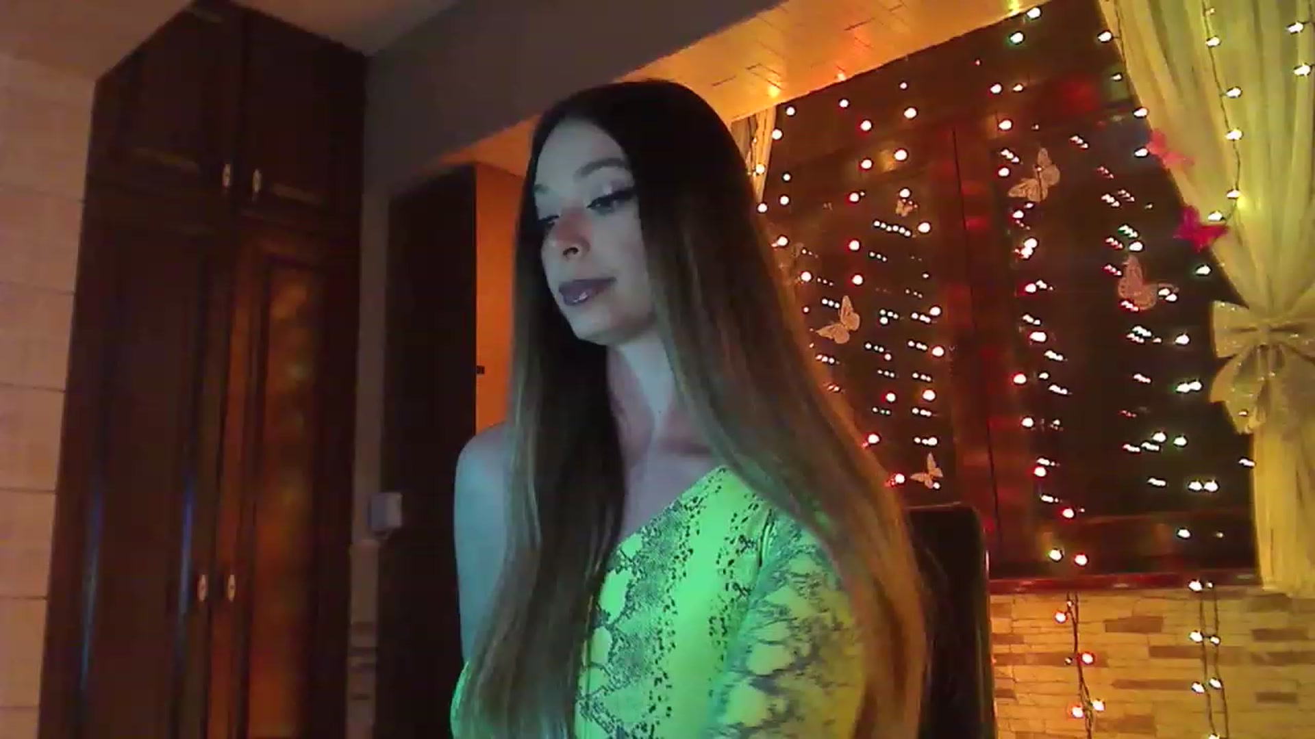 Gallery image thumbnail from No_bo_dy's myfreecams stream on, 03/24/2023, 24:10 image 6 of 20