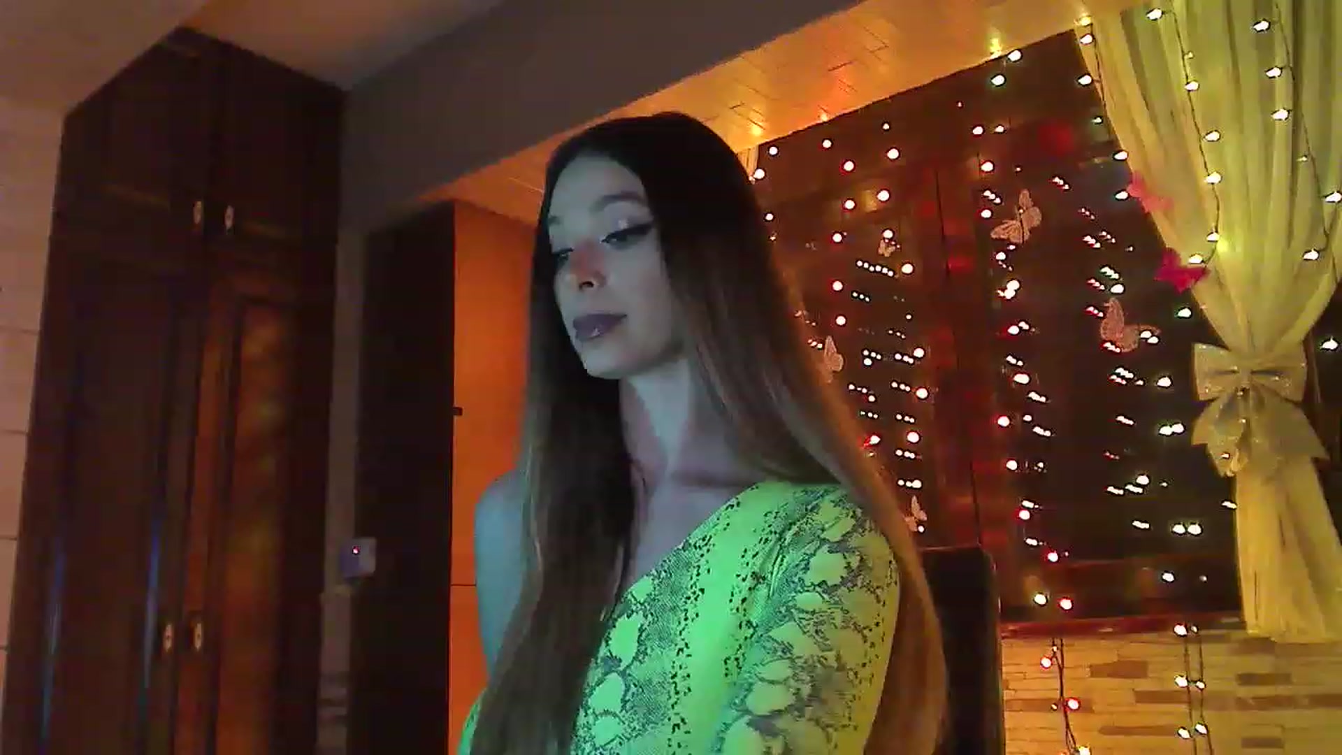 Gallery image thumbnail from No_bo_dy's myfreecams stream on, 03/24/2023, 24:10 image 14 of 20