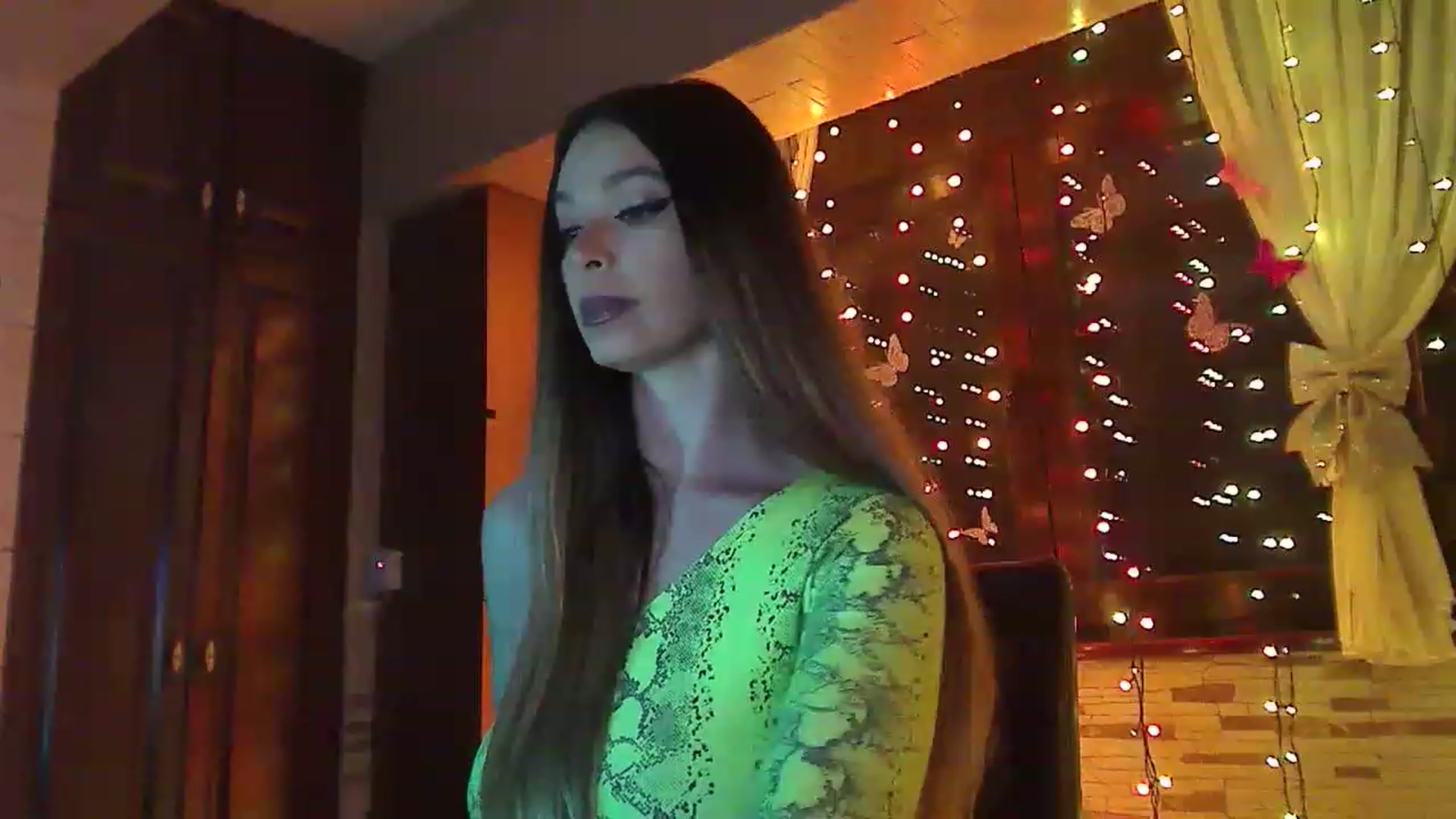 Gallery image thumbnail from No_bo_dy's myfreecams stream on, 03/24/2023, 24:10 image 16 of 20