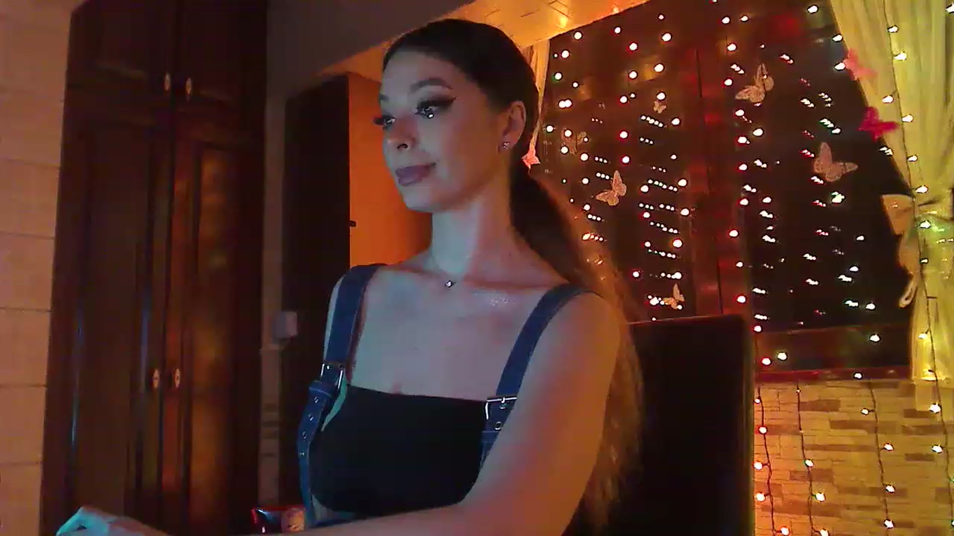 Gallery image thumbnail from No_bo_dy's myfreecams stream on, 04/02/2023, 01:25 image 20 of 20