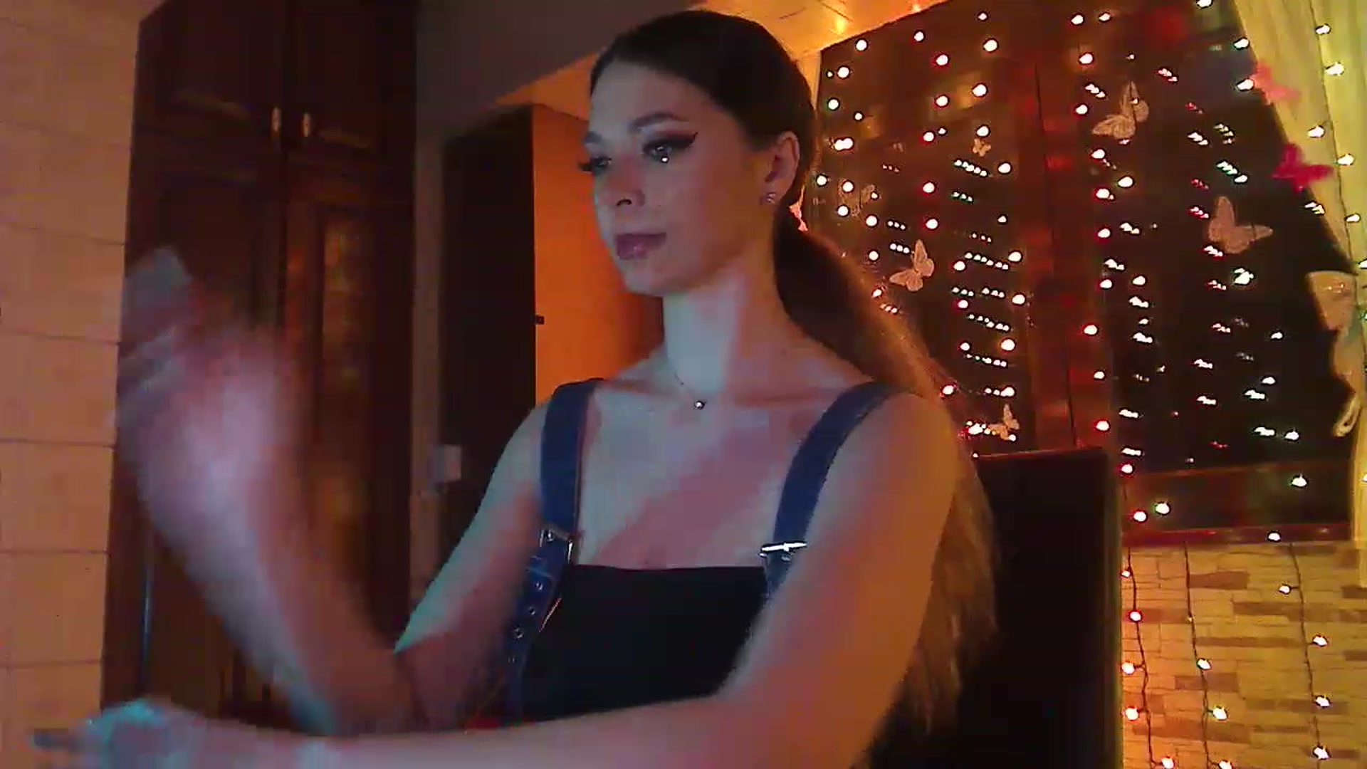Gallery image thumbnail from No_bo_dy's myfreecams stream on, 04/02/2023, 01:25 image 14 of 20