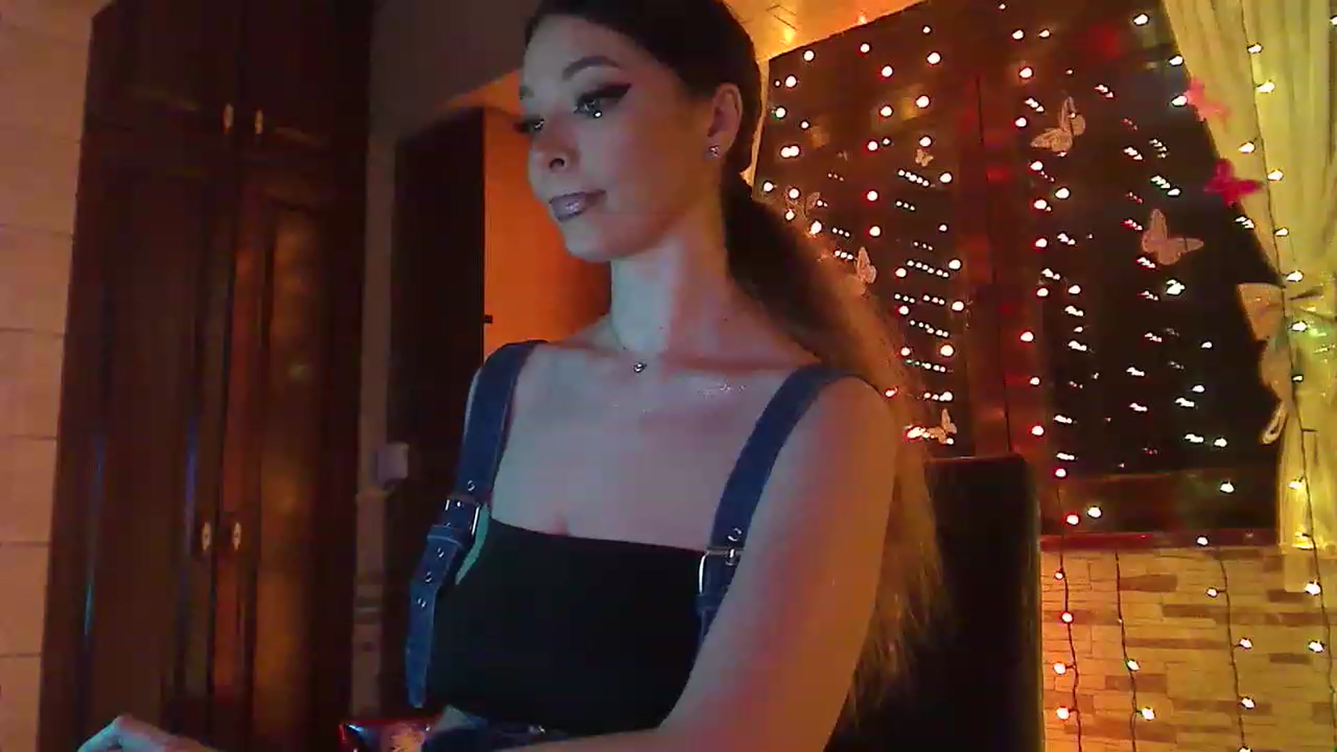 Gallery image thumbnail from No_bo_dy's myfreecams stream on, 04/02/2023, 01:25 image 7 of 20