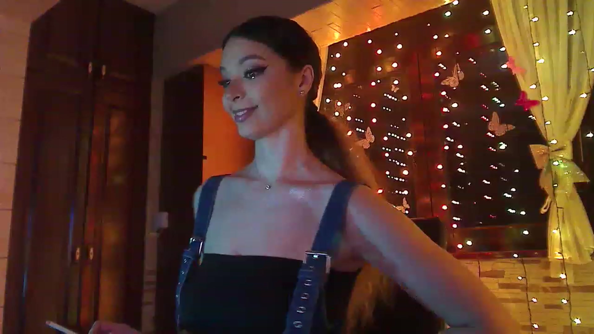 Gallery image thumbnail from No_bo_dy's myfreecams stream on, 04/02/2023, 01:25 image 10 of 20