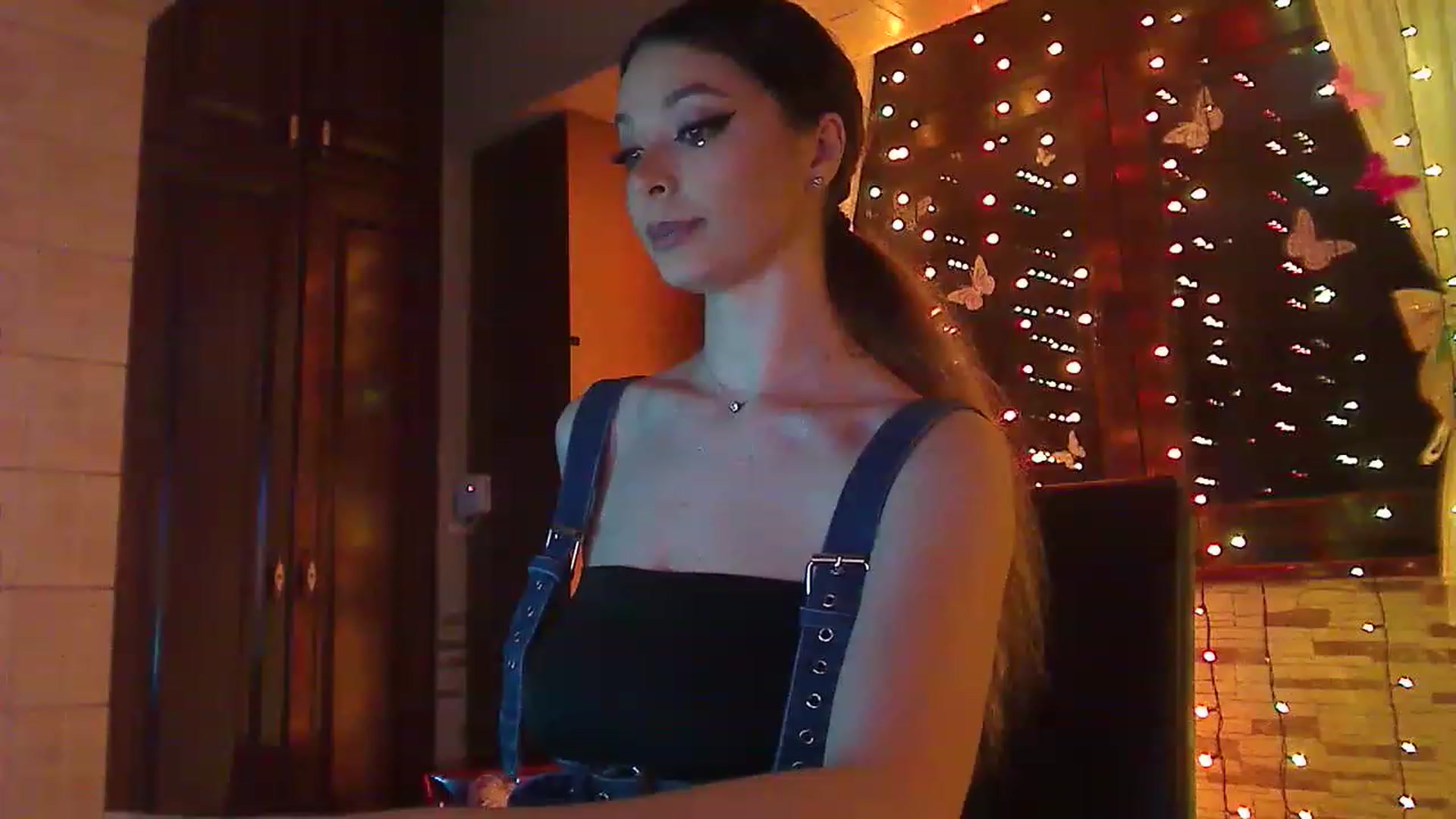 Gallery image thumbnail from No_bo_dy's myfreecams stream on, 04/02/2023, 01:25 image 16 of 20