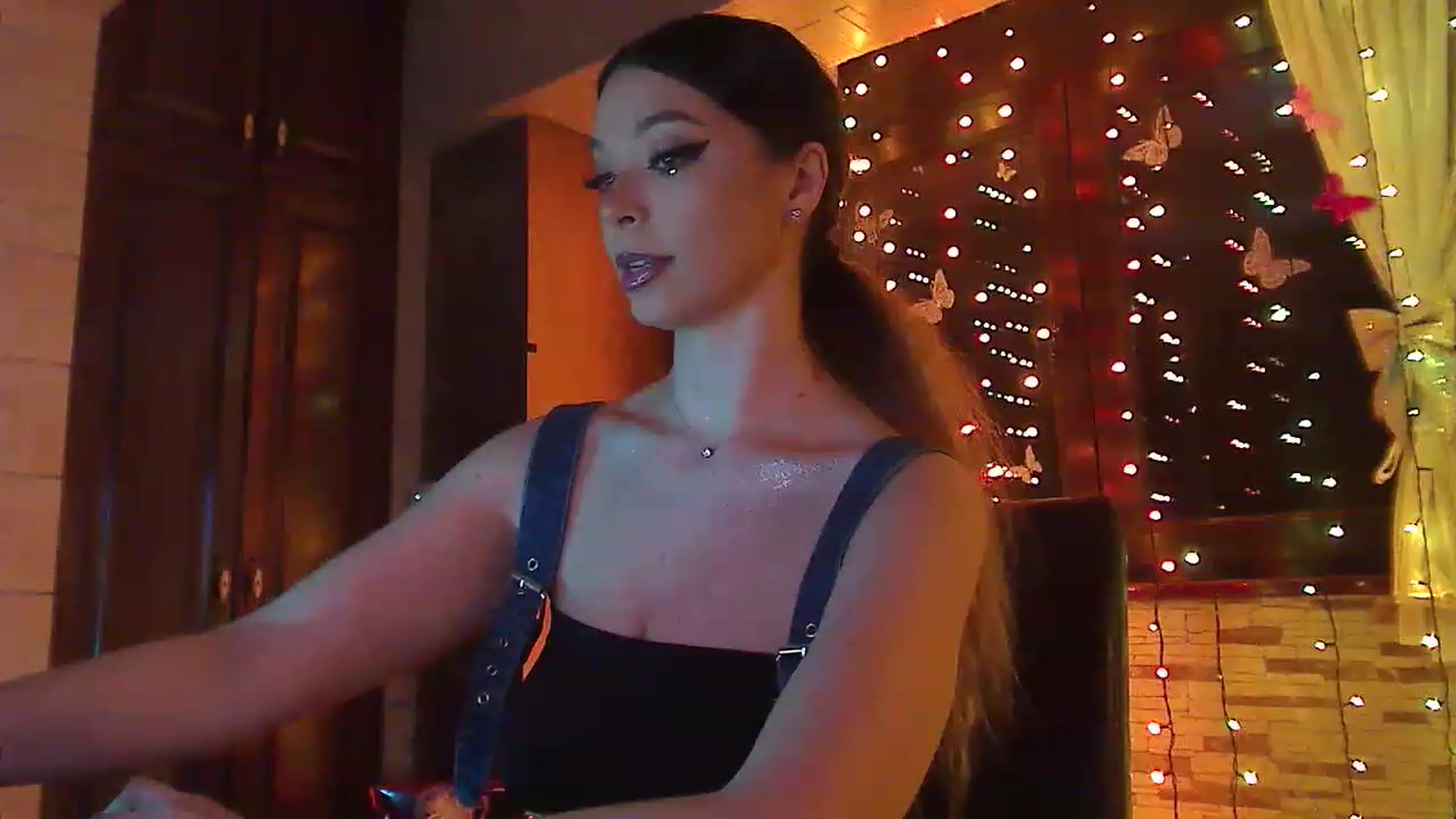 Gallery image thumbnail from No_bo_dy's myfreecams stream on, 04/02/2023, 01:25 image 2 of 20