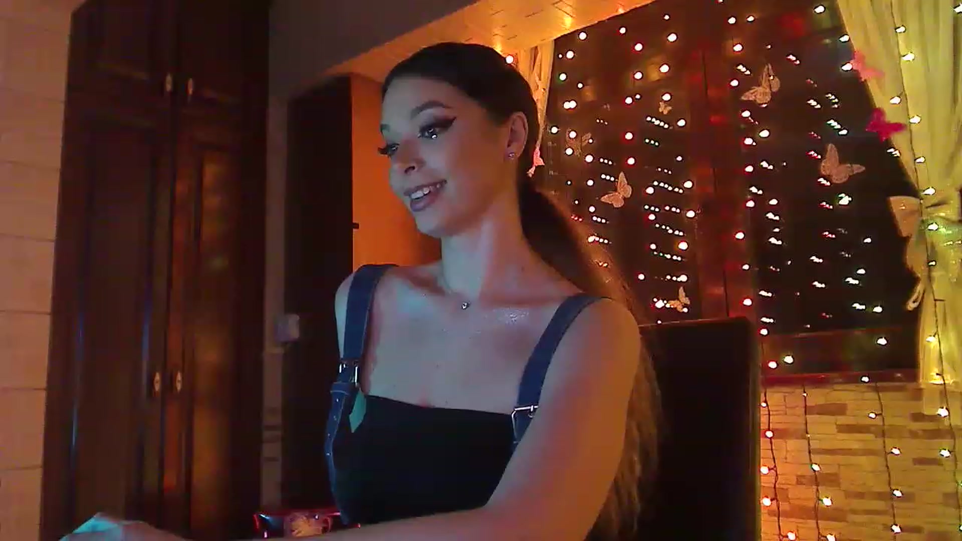 Gallery image thumbnail from No_bo_dy's myfreecams stream on, 04/02/2023, 01:25 image 19 of 20