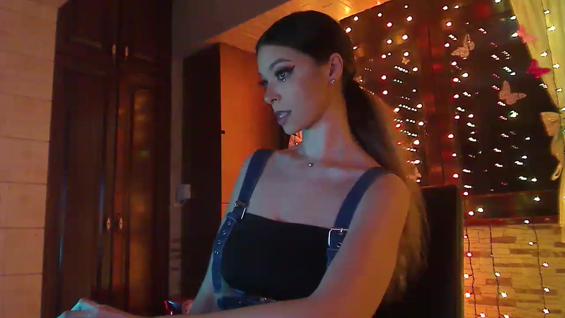 Gallery image thumbnail from No_bo_dy's myfreecams stream on, 04/02/2023, 01:25 image 13 of 20