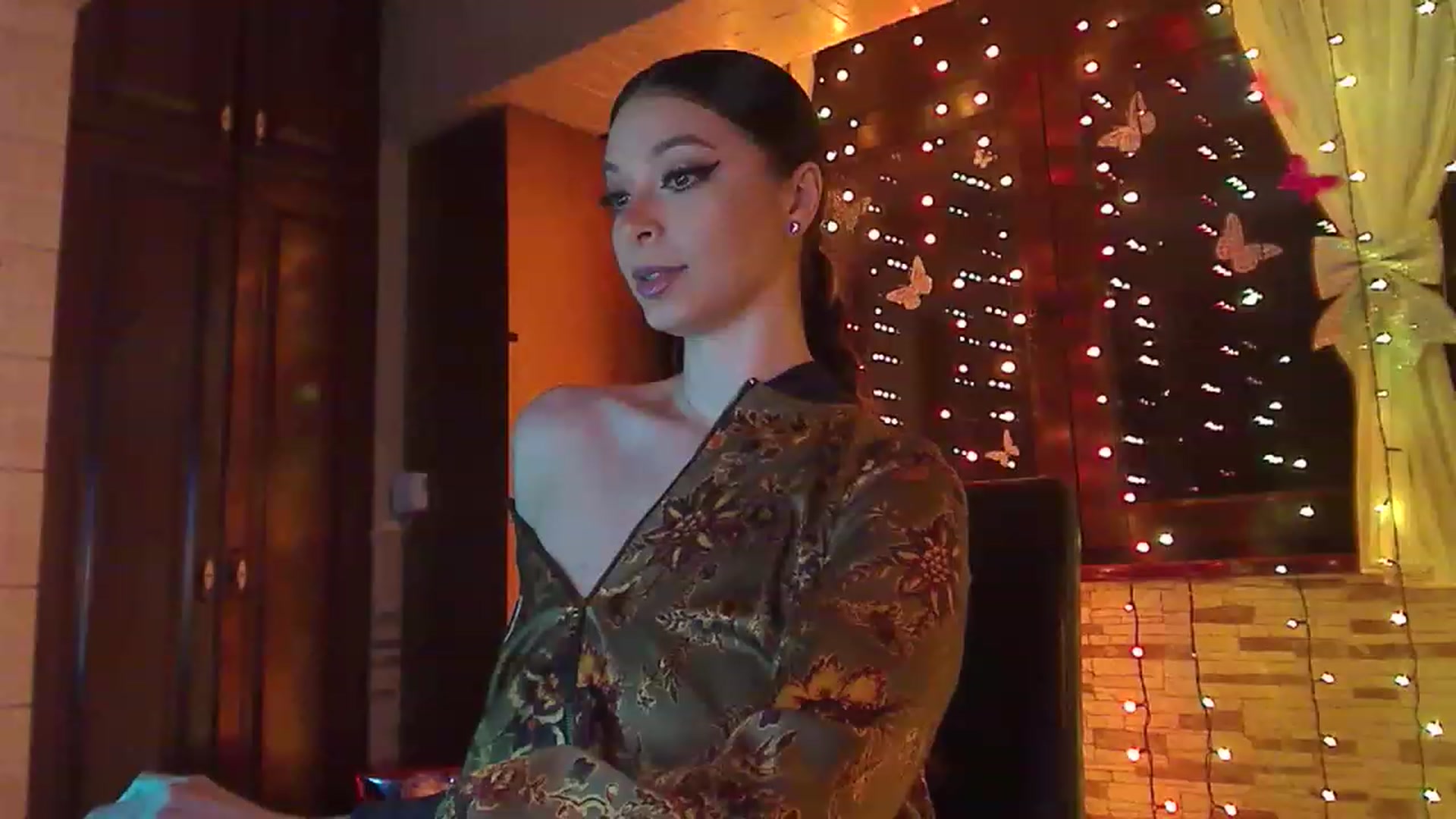 Gallery image thumbnail from No_bo_dy's myfreecams stream on, 04/03/2023, 24:42 image 6 of 20