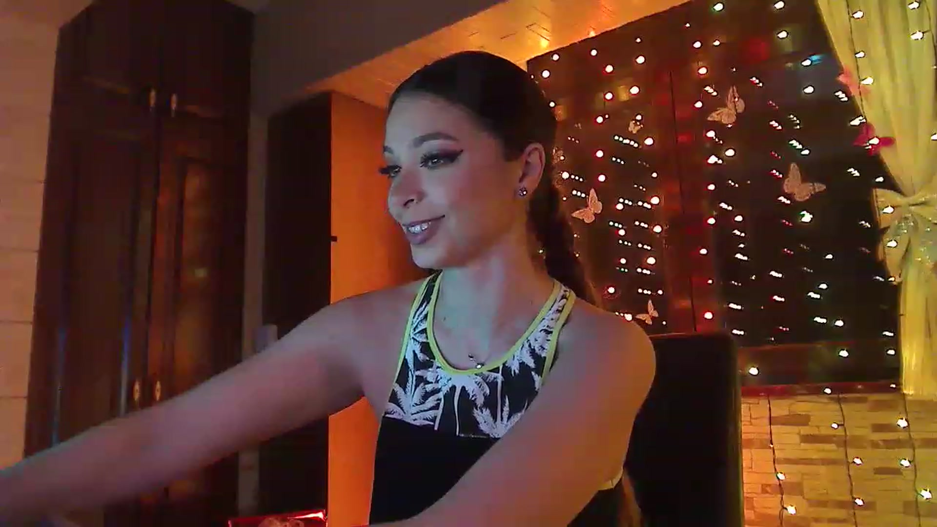 Gallery image thumbnail from No_bo_dy's myfreecams stream on, 04/07/2023, 01:45 image 9 of 20