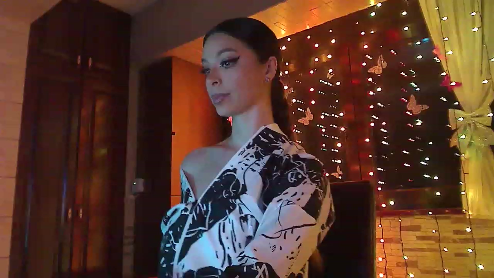 Gallery image thumbnail from No_bo_dy's myfreecams stream on, 04/08/2023, 01:23 image 3 of 20