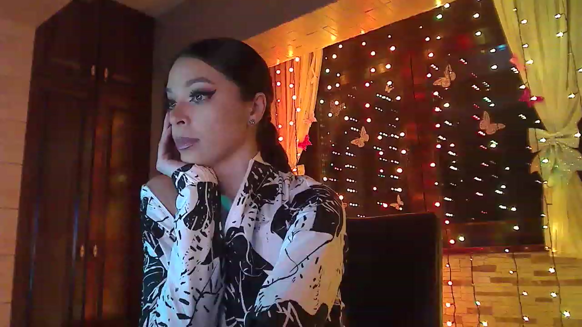 Gallery image thumbnail from No_bo_dy's myfreecams stream on, 04/08/2023, 01:23 image 7 of 20