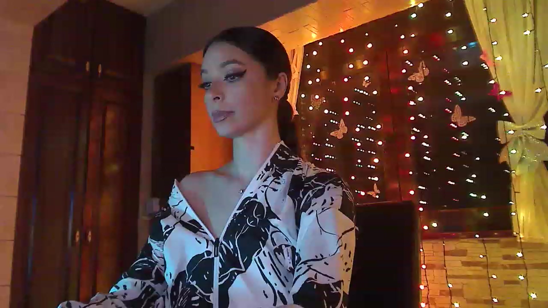 Gallery image thumbnail from No_bo_dy's myfreecams stream on, 04/08/2023, 01:23 image 20 of 20