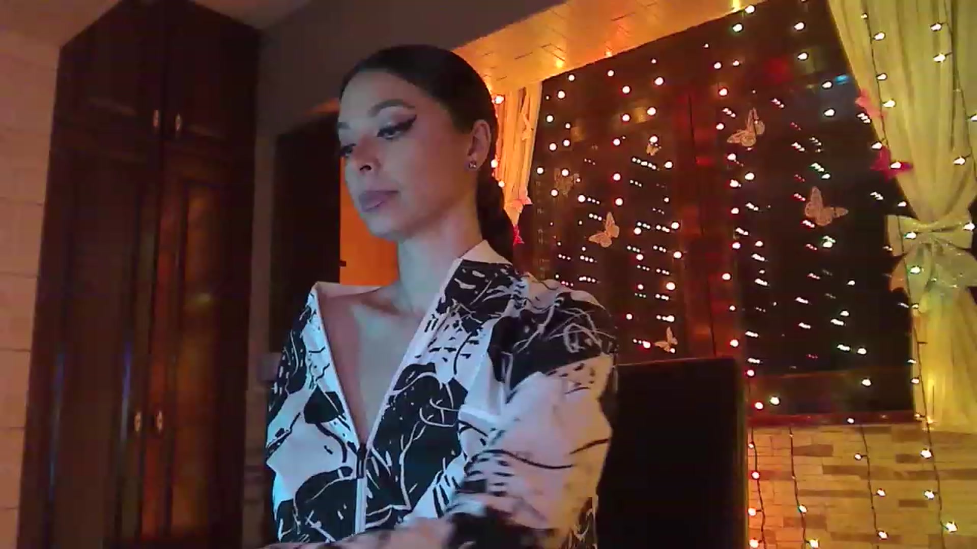 Gallery image thumbnail from No_bo_dy's myfreecams stream on, 04/08/2023, 01:34 image 9 of 20
