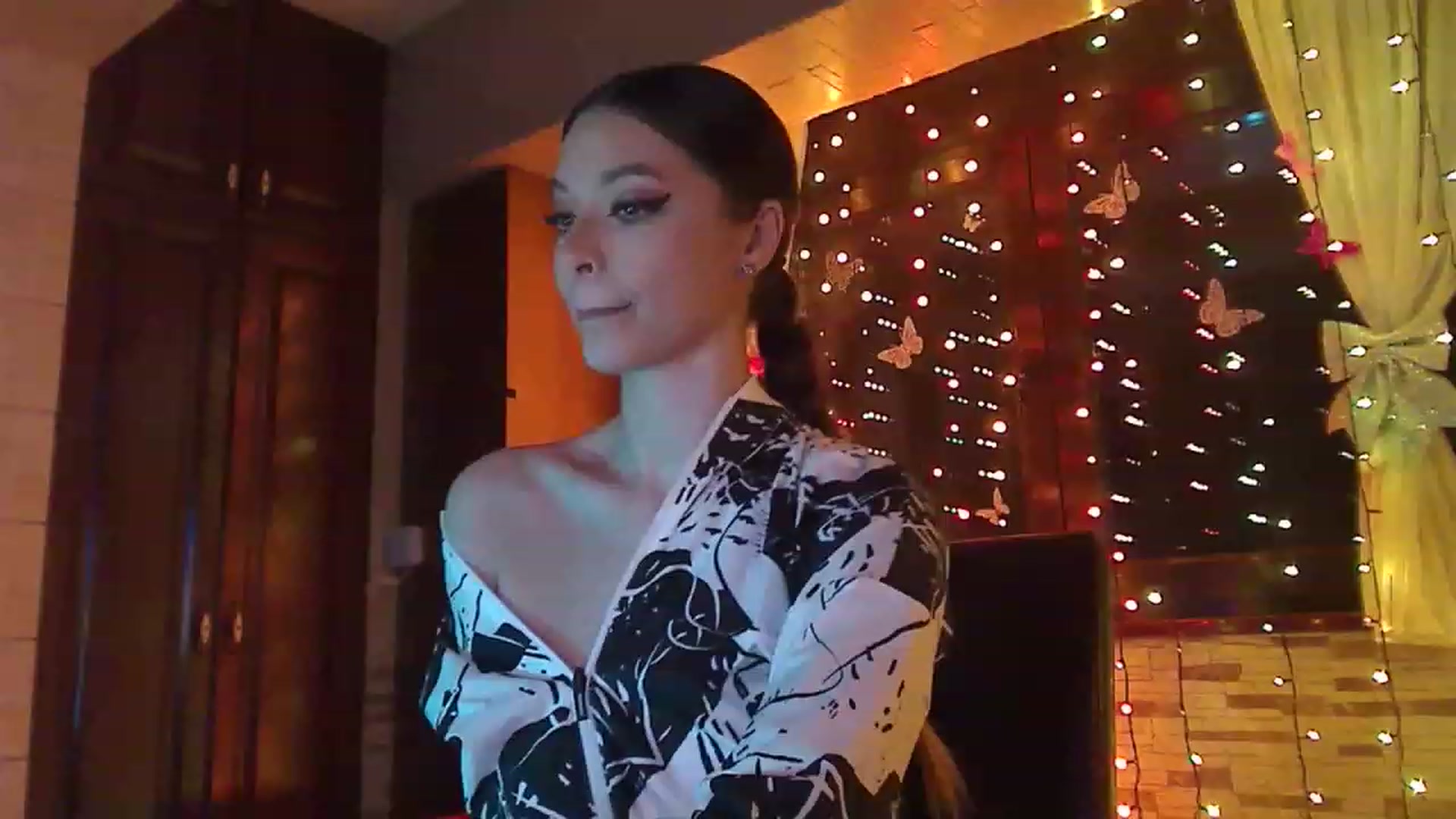 Gallery image thumbnail from No_bo_dy's myfreecams stream on, 04/08/2023, 01:34 image 13 of 20
