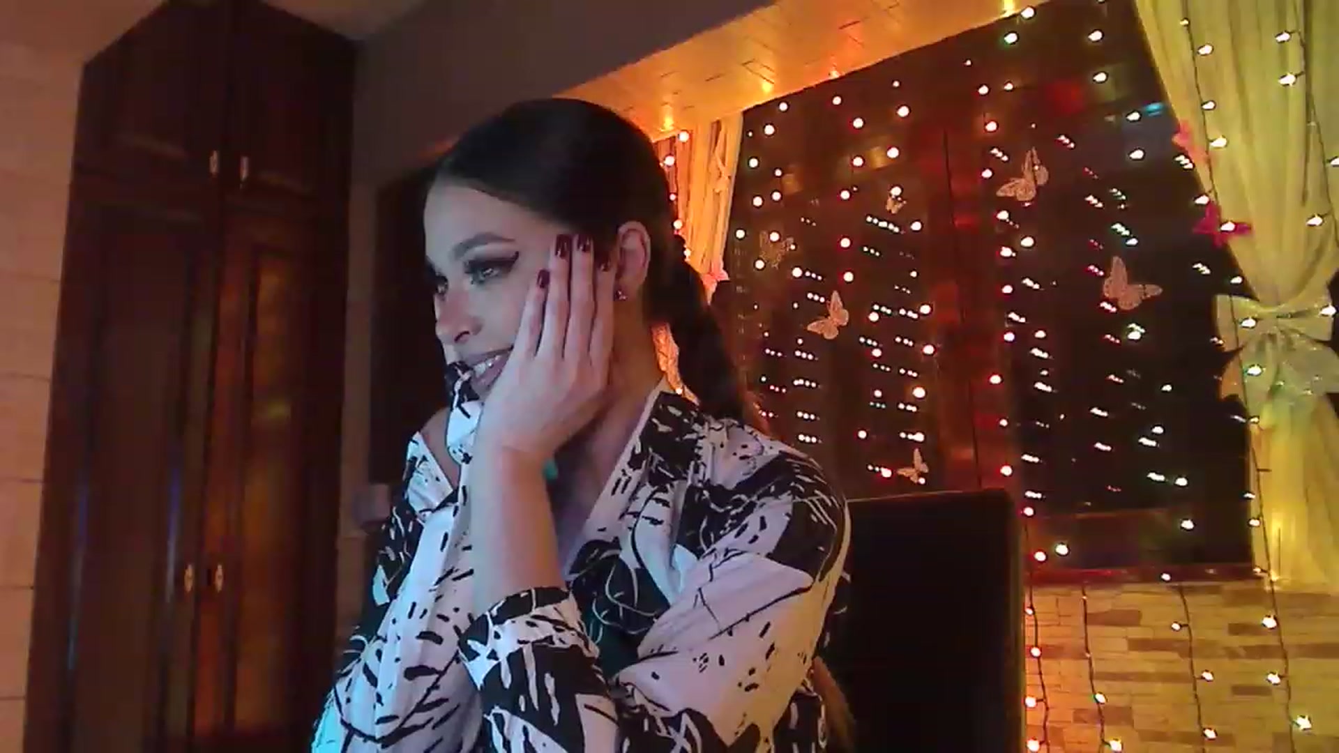 Gallery image thumbnail from No_bo_dy's myfreecams stream on, 04/08/2023, 01:34 image 15 of 20