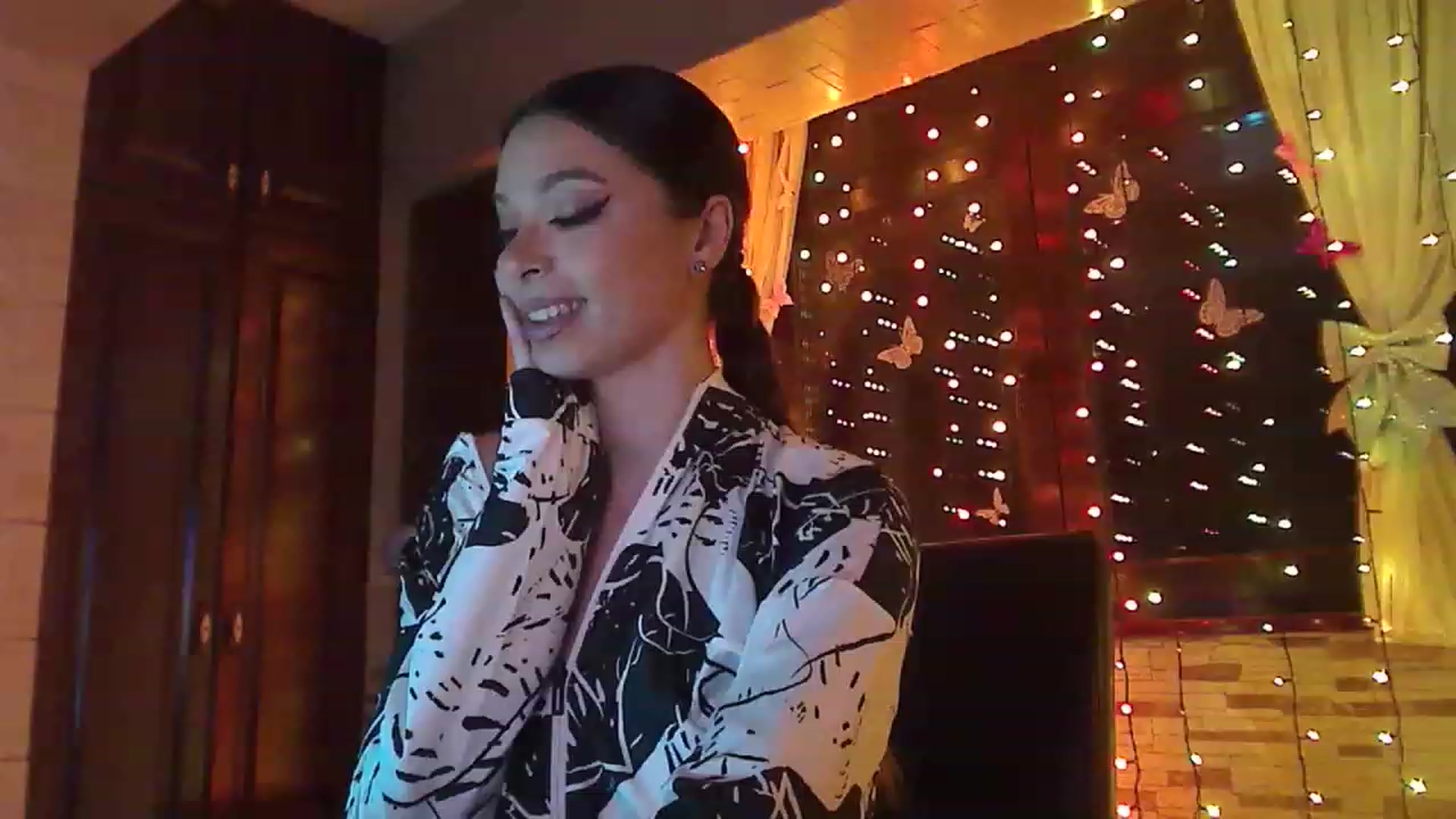 Gallery image thumbnail from No_bo_dy's myfreecams stream on, 04/08/2023, 01:34 image 12 of 20