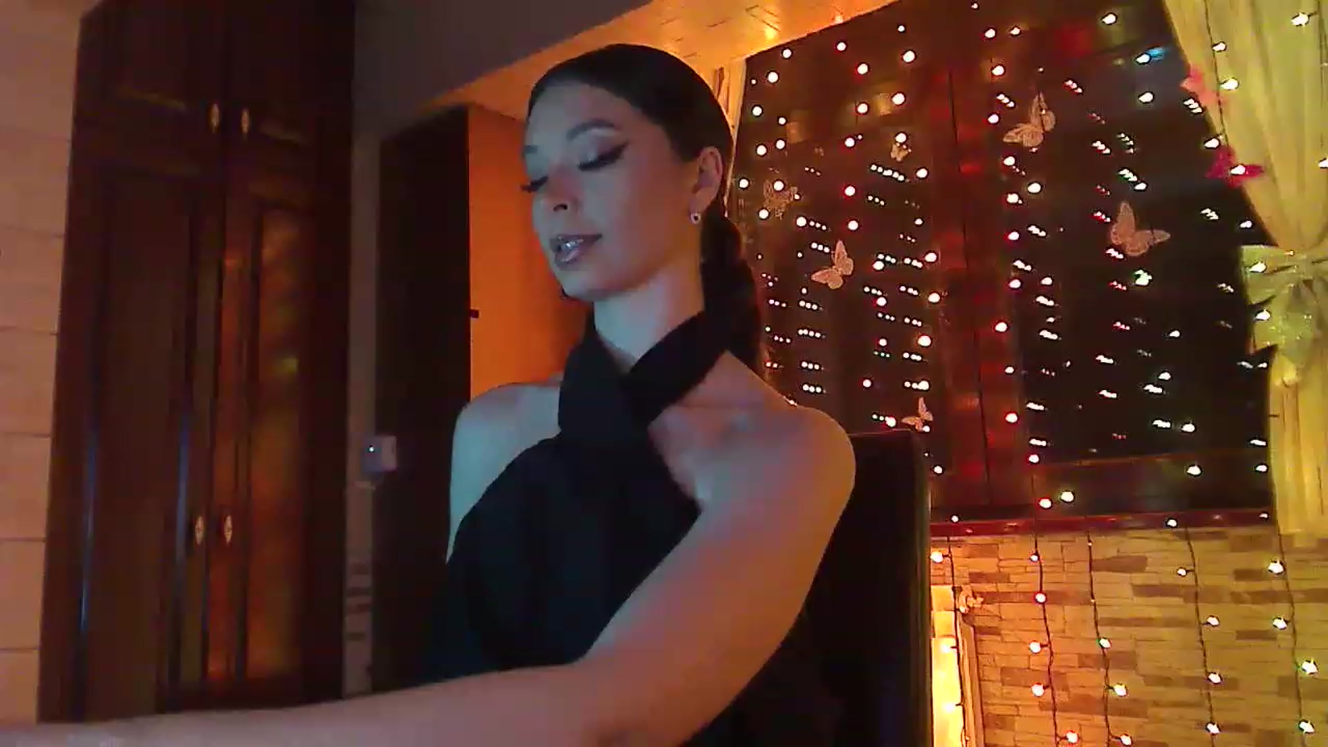 Gallery image thumbnail from No_bo_dy's myfreecams stream on, 04/09/2023, 24:02 image 15 of 20
