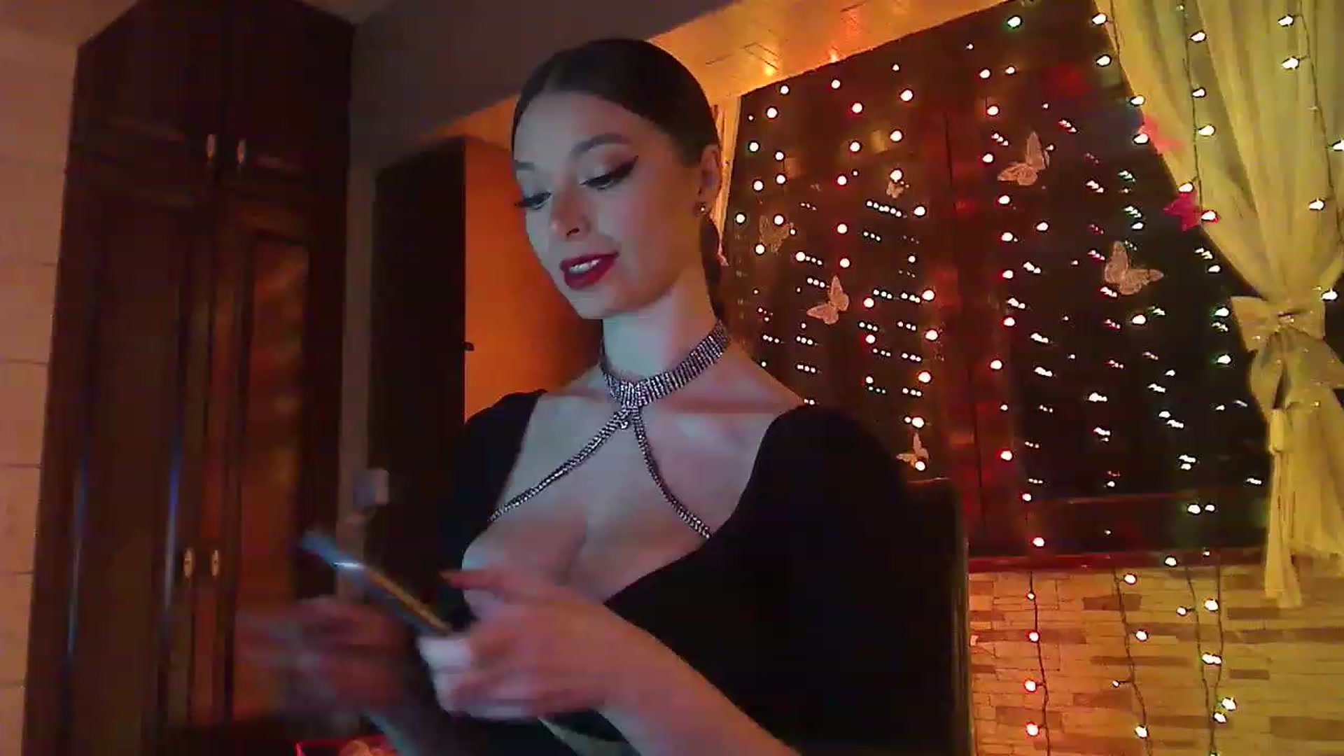 Gallery image thumbnail from No_bo_dy's myfreecams stream on, 04/13/2023, 24:01 image 1 of 20