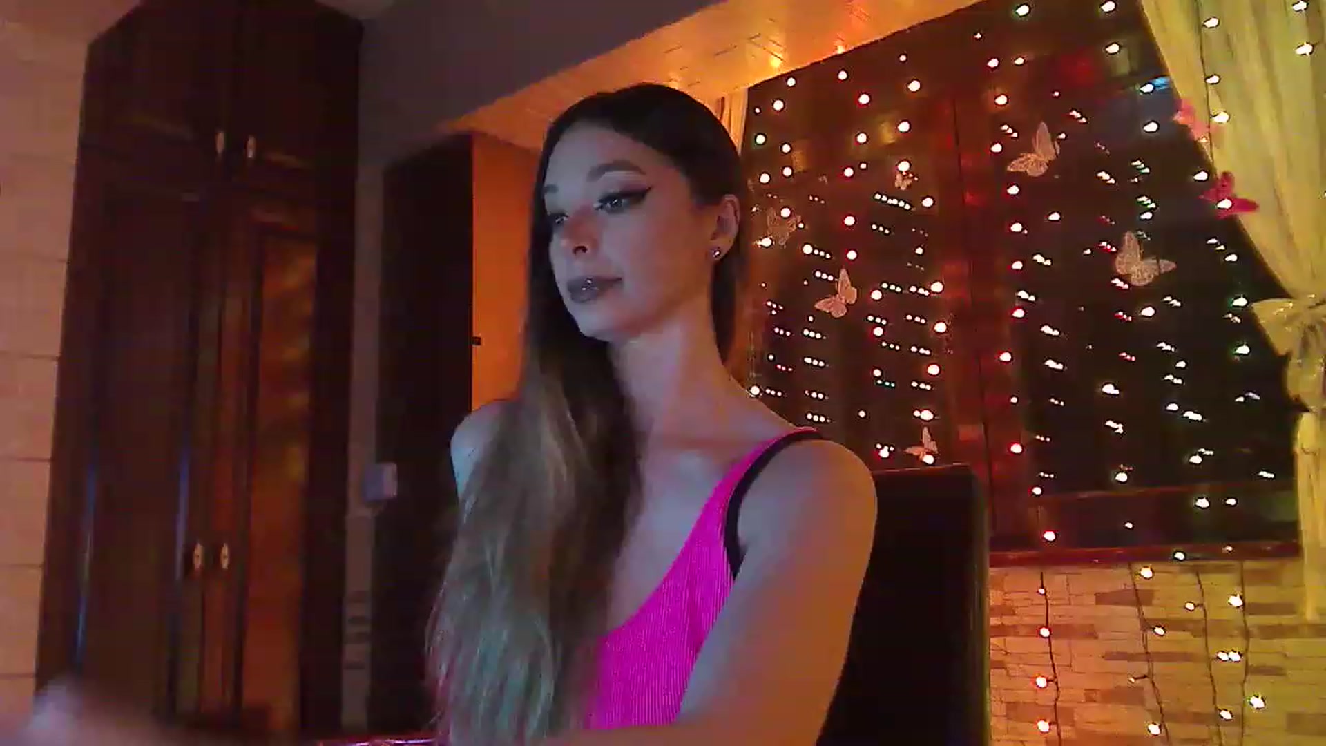 Gallery image thumbnail from No_bo_dy's myfreecams stream on, 04/14/2023, 01:18 image 3 of 20