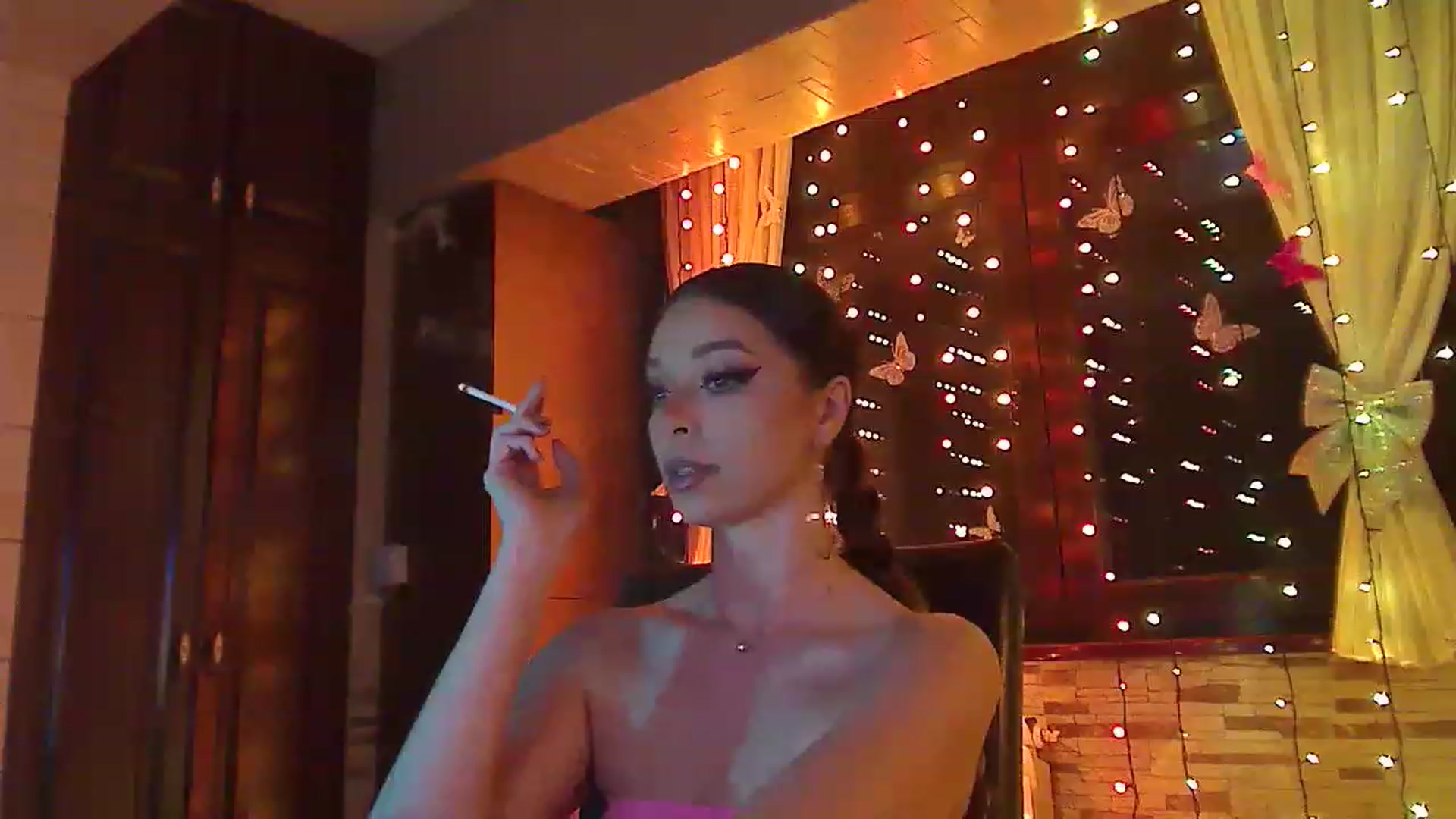 Gallery image thumbnail from No_bo_dy's myfreecams stream on, 05/04/2023, 01:14 image 16 of 20