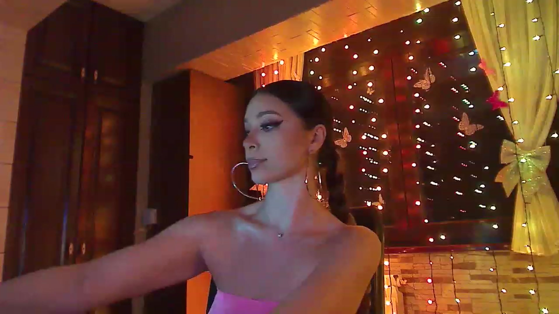 Gallery image thumbnail from No_bo_dy's myfreecams stream on, 05/04/2023, 01:14 image 13 of 20