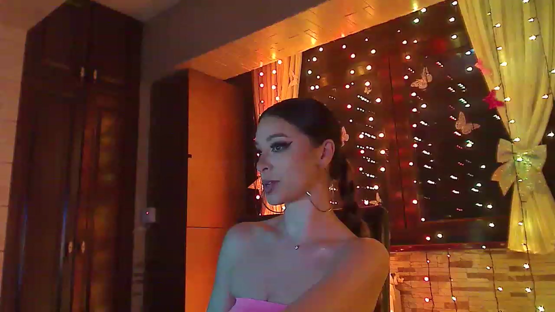 Gallery image thumbnail from No_bo_dy's myfreecams stream on, 05/04/2023, 01:14 image 19 of 20