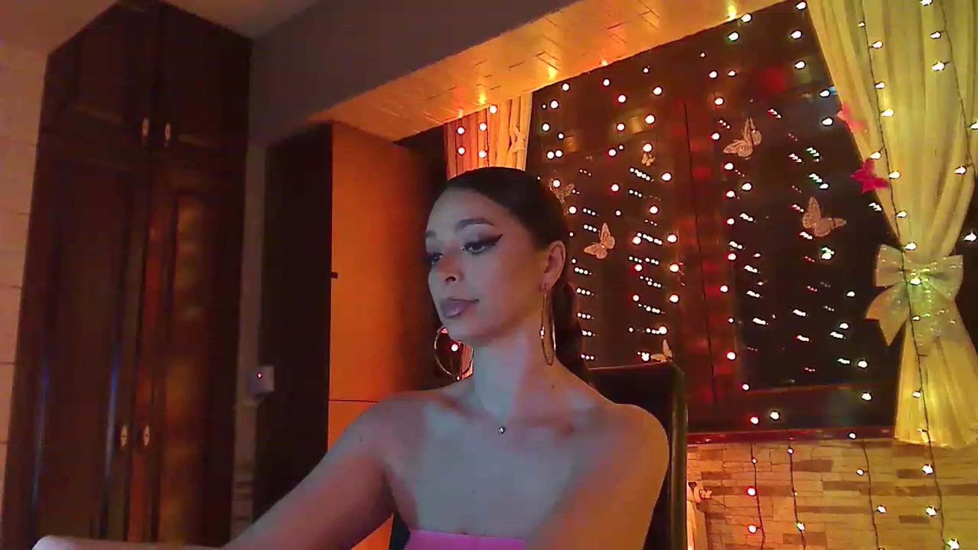 Gallery image thumbnail from No_bo_dy's myfreecams stream on, 05/04/2023, 01:14 image 17 of 20