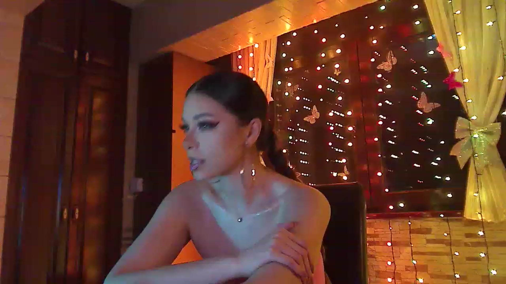 Gallery image thumbnail from No_bo_dy's myfreecams stream on, 05/04/2023, 01:14 image 3 of 20