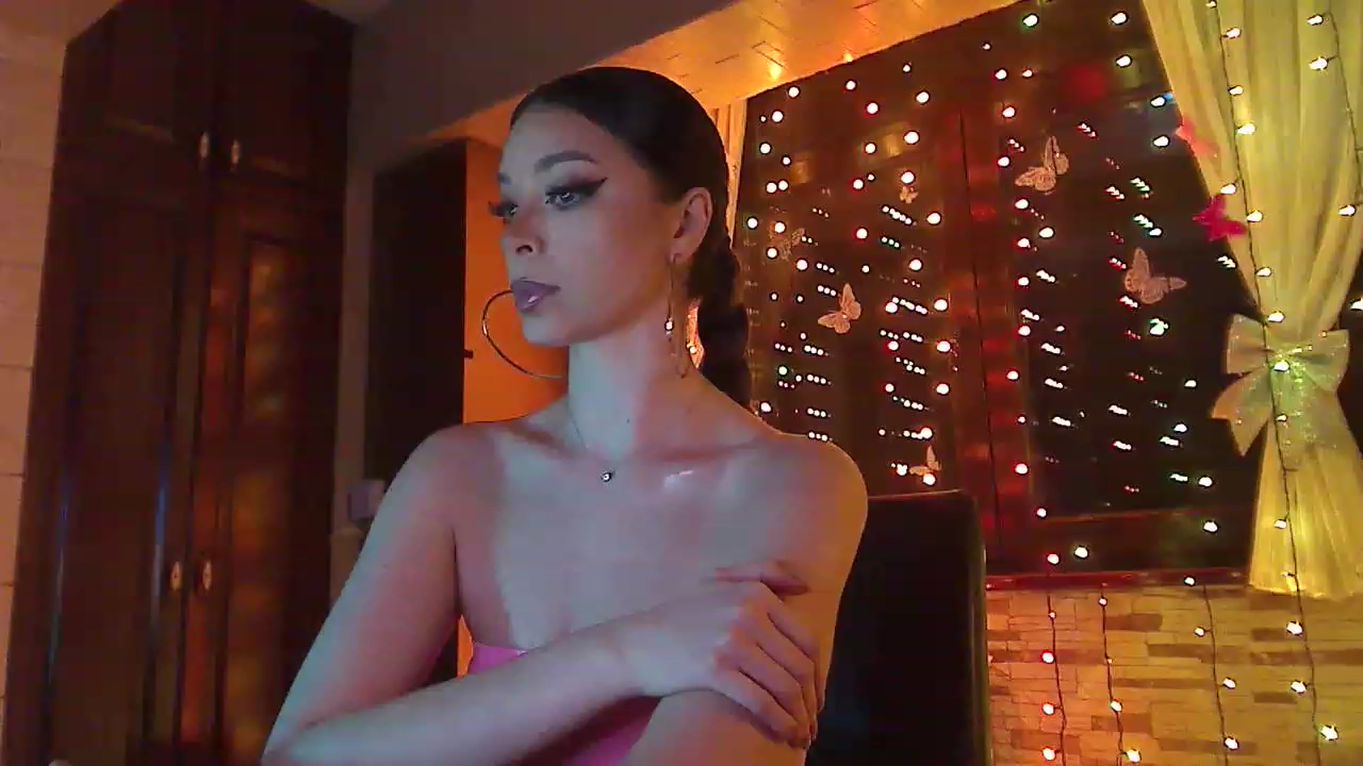 Gallery image thumbnail from No_bo_dy's myfreecams stream on, 05/04/2023, 01:14 image 1 of 20